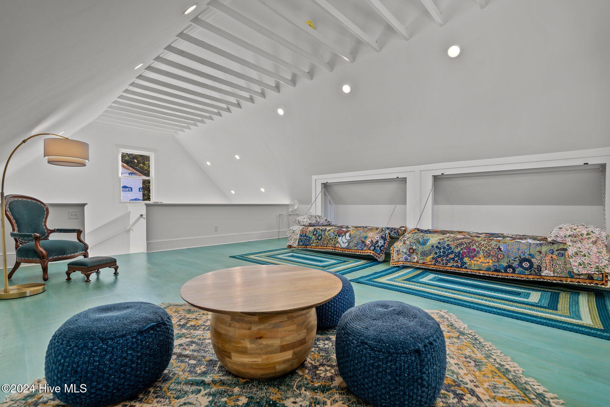 100513232 | Photo 32