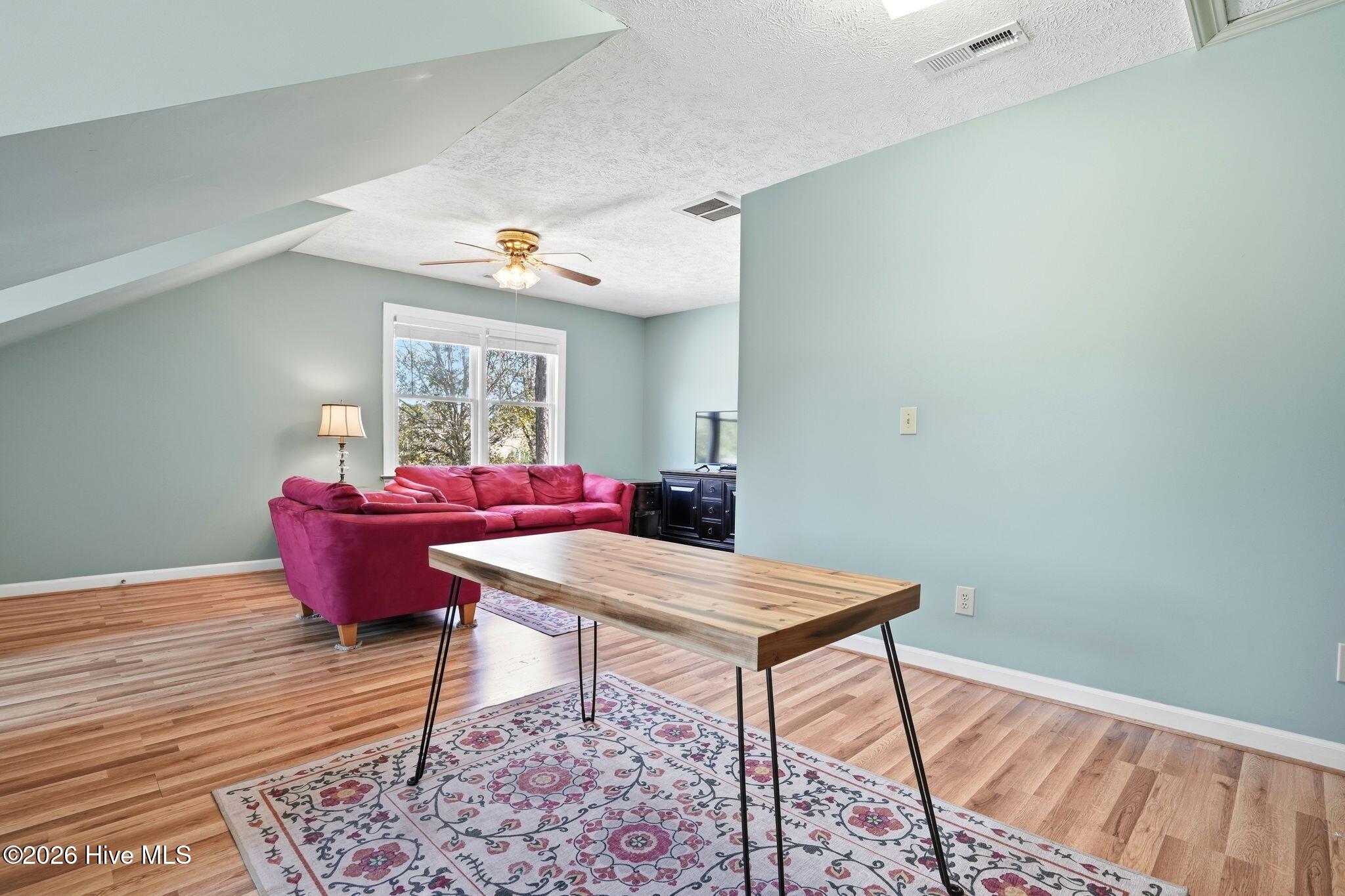 100556511 | Photo 54