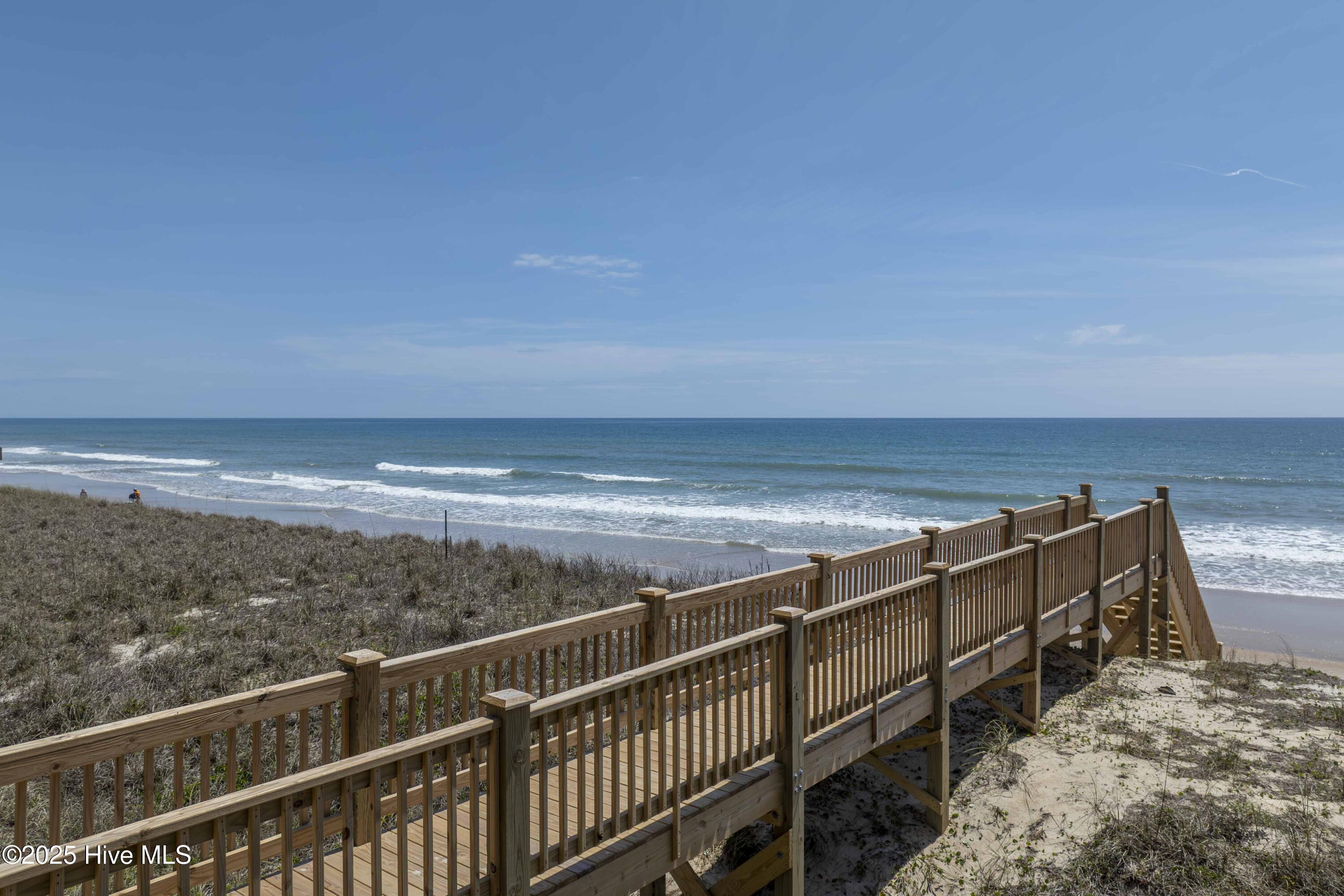 100522890 | Photo 11