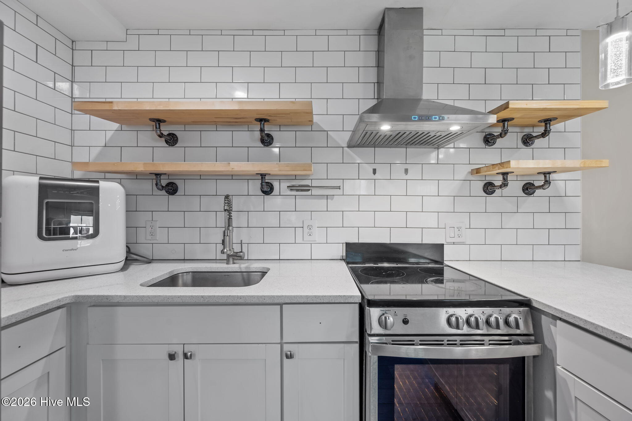 100565743 | Photo 13