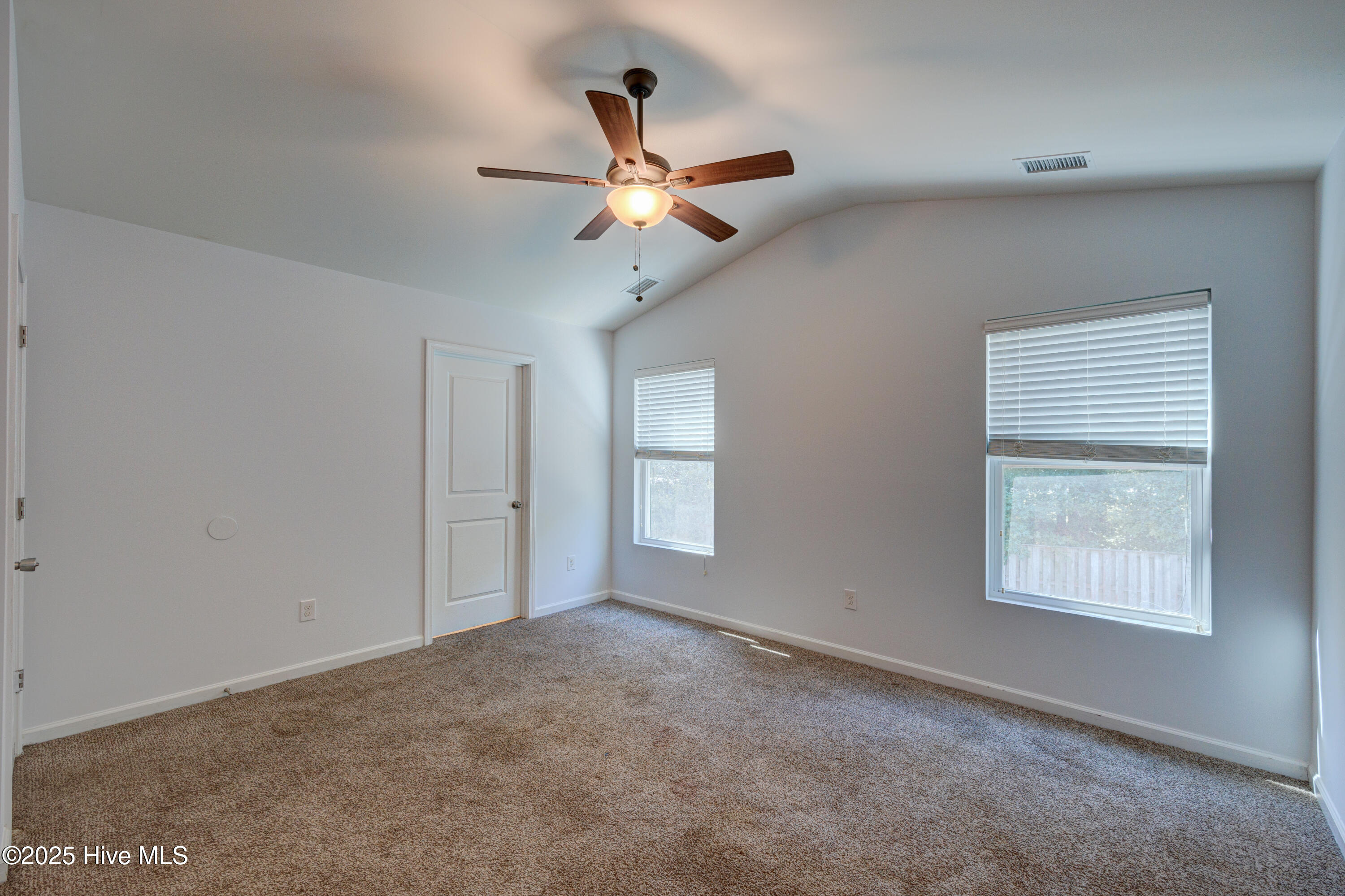 100530947 | Photo 32