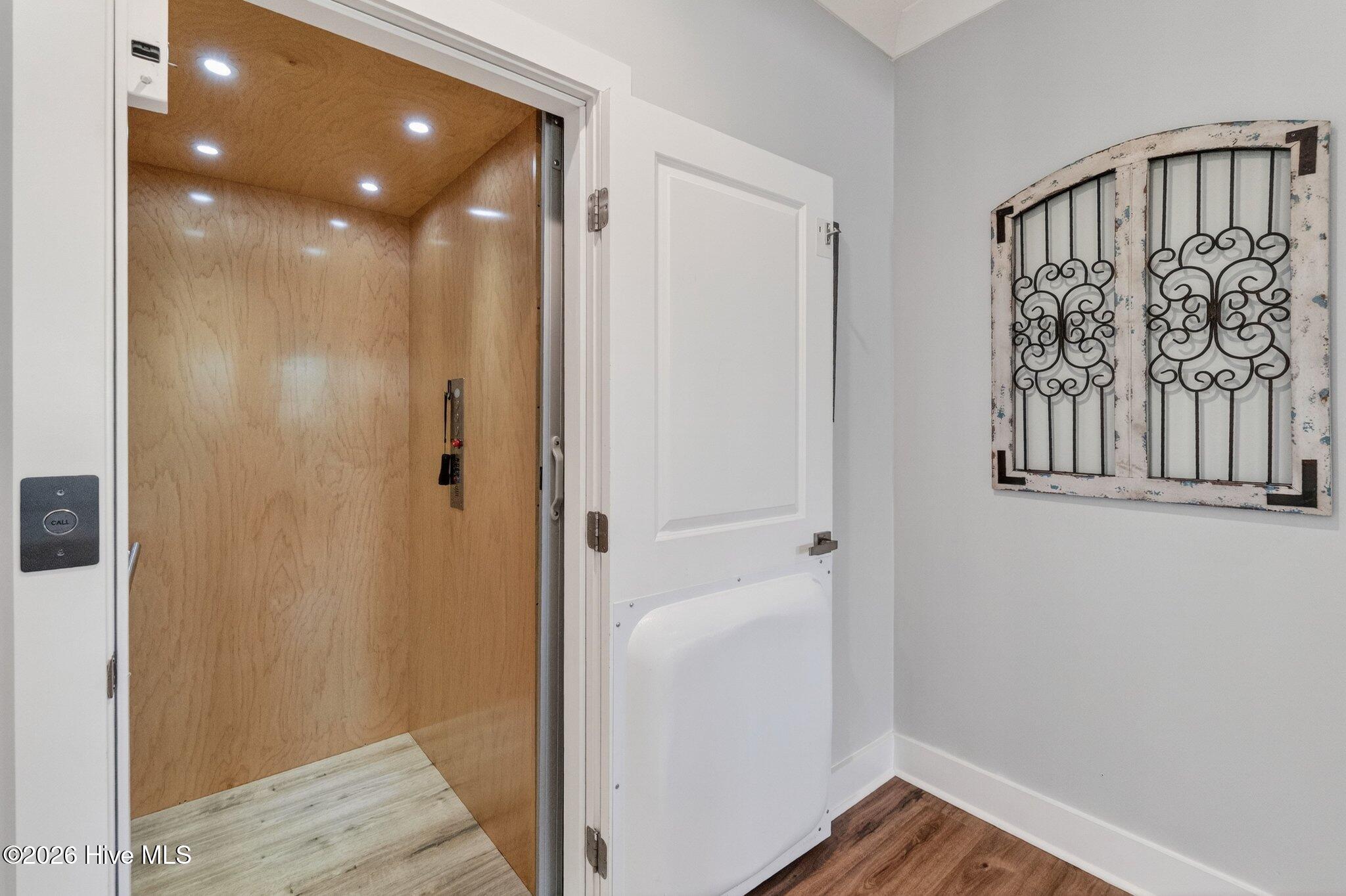 100561460 | Photo 22