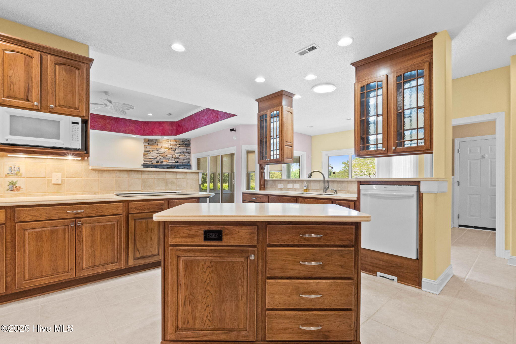 100567537 | Photo 29