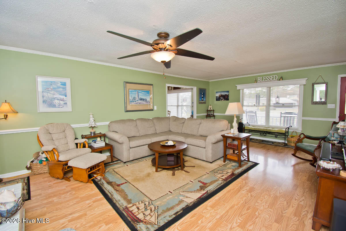 915 Sunset Boulevard,Newport