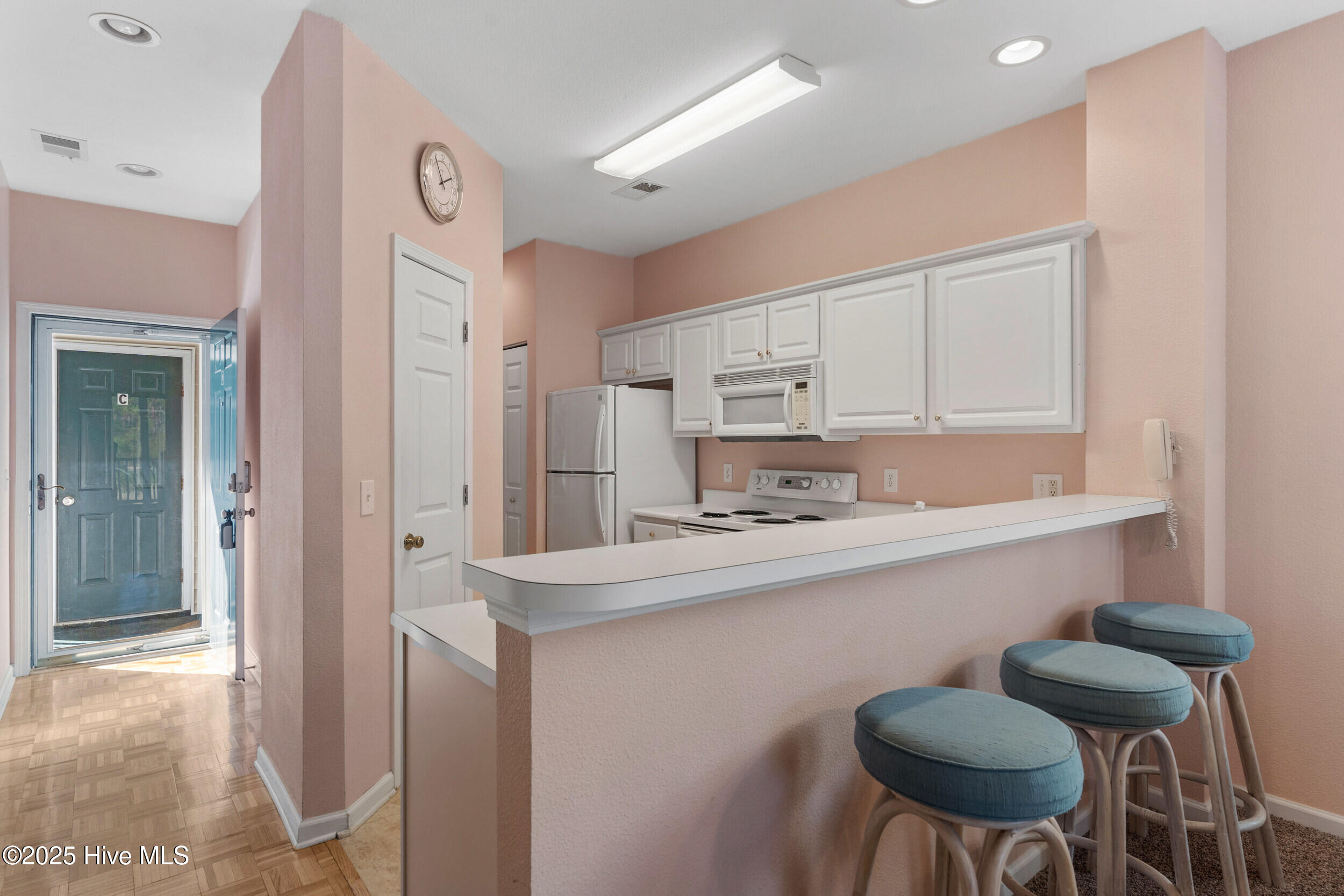 100482568 | Photo 16