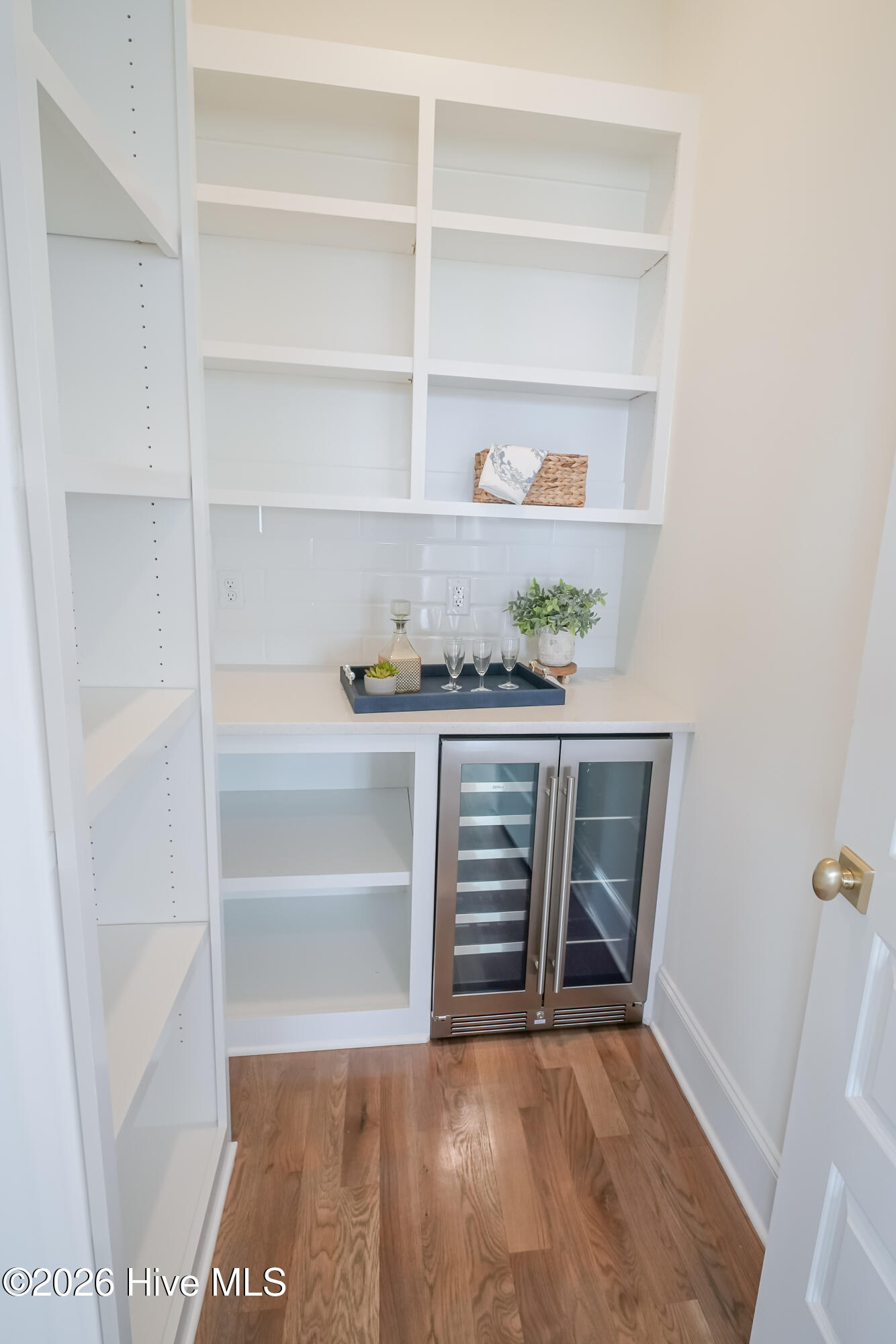 100516070 | Photo 30