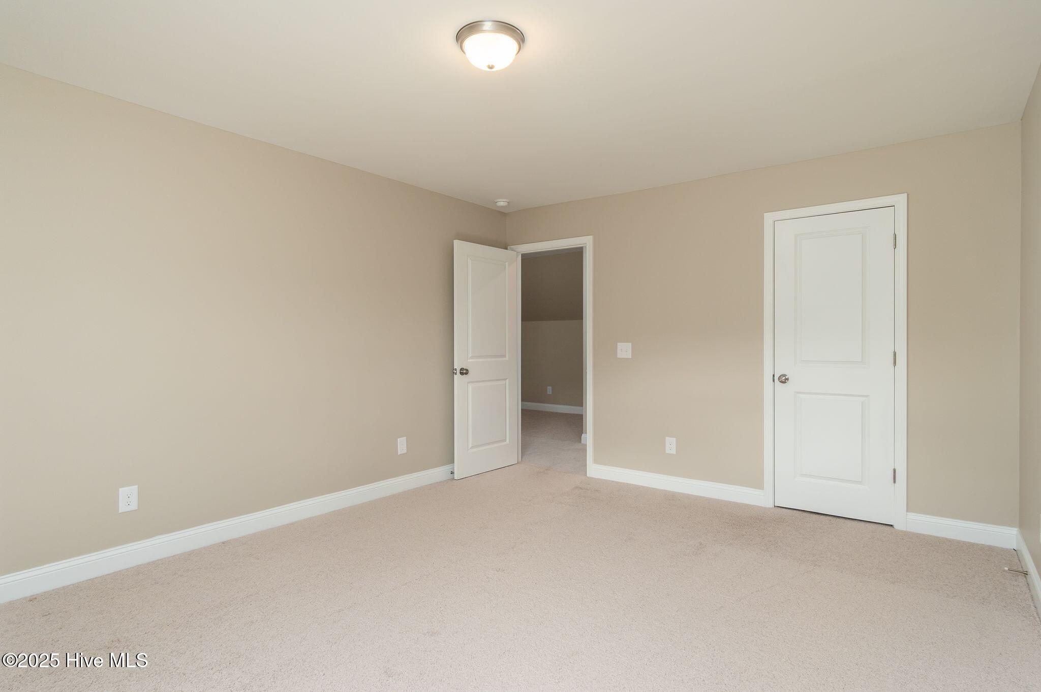 100531651 | Photo 30