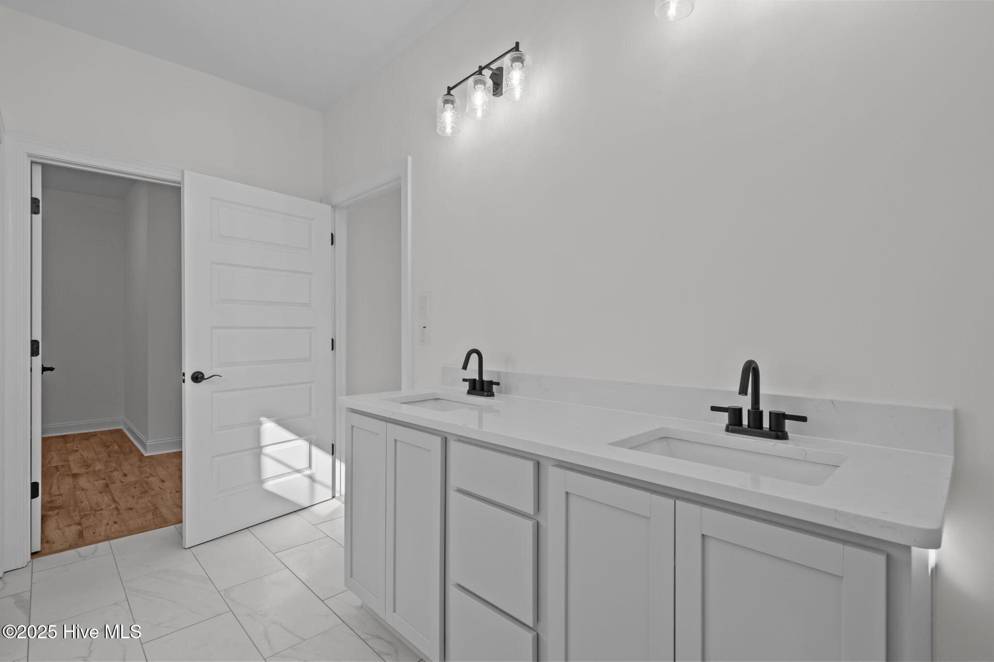 150 Hickory Pointer Way