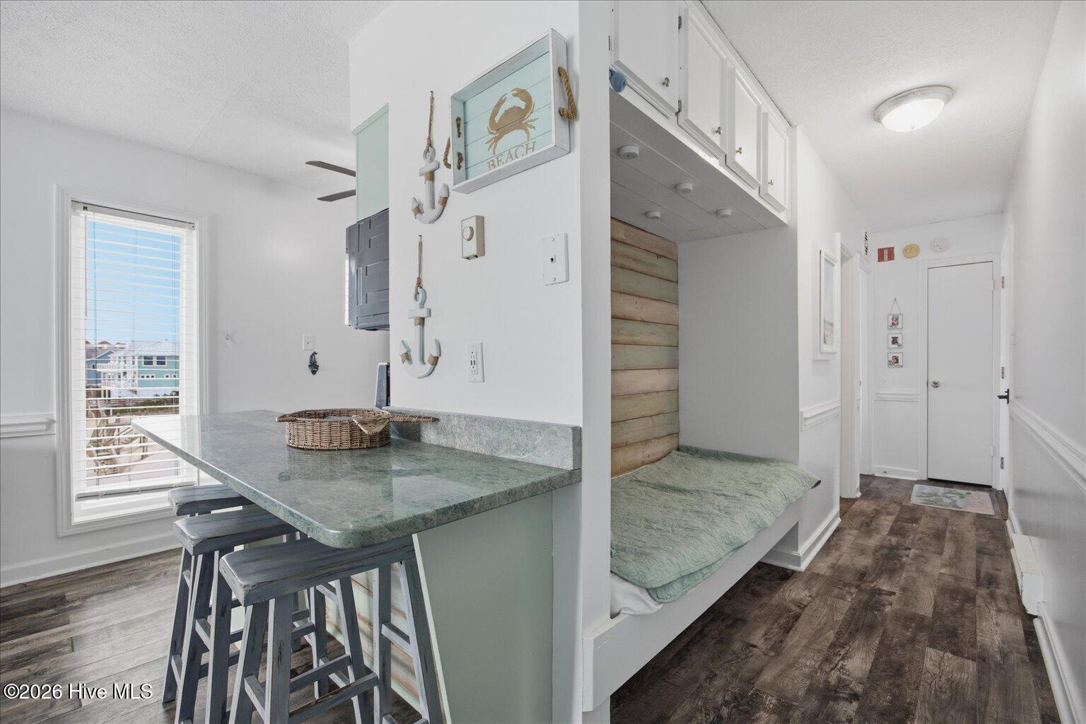 100557148 | Photo 11