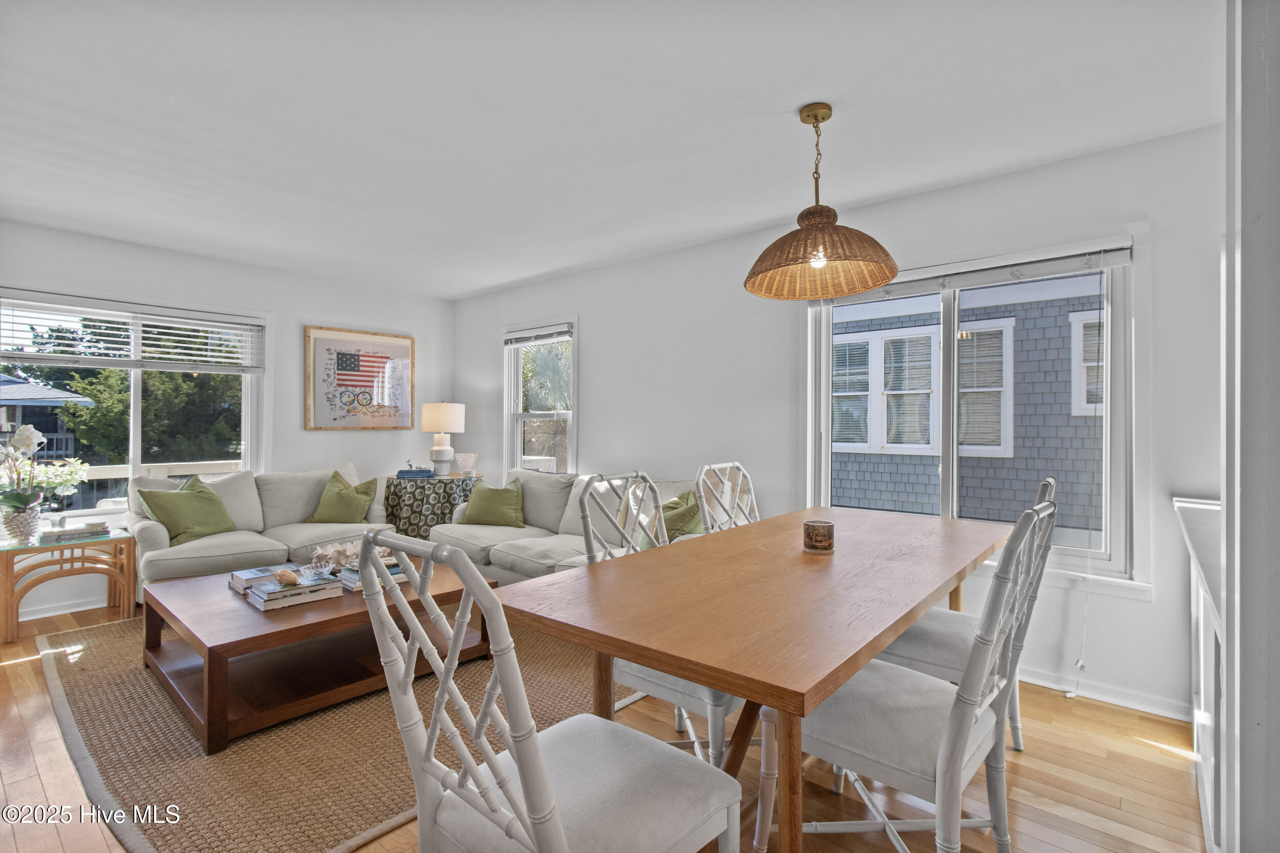 100545997 | Photo 18