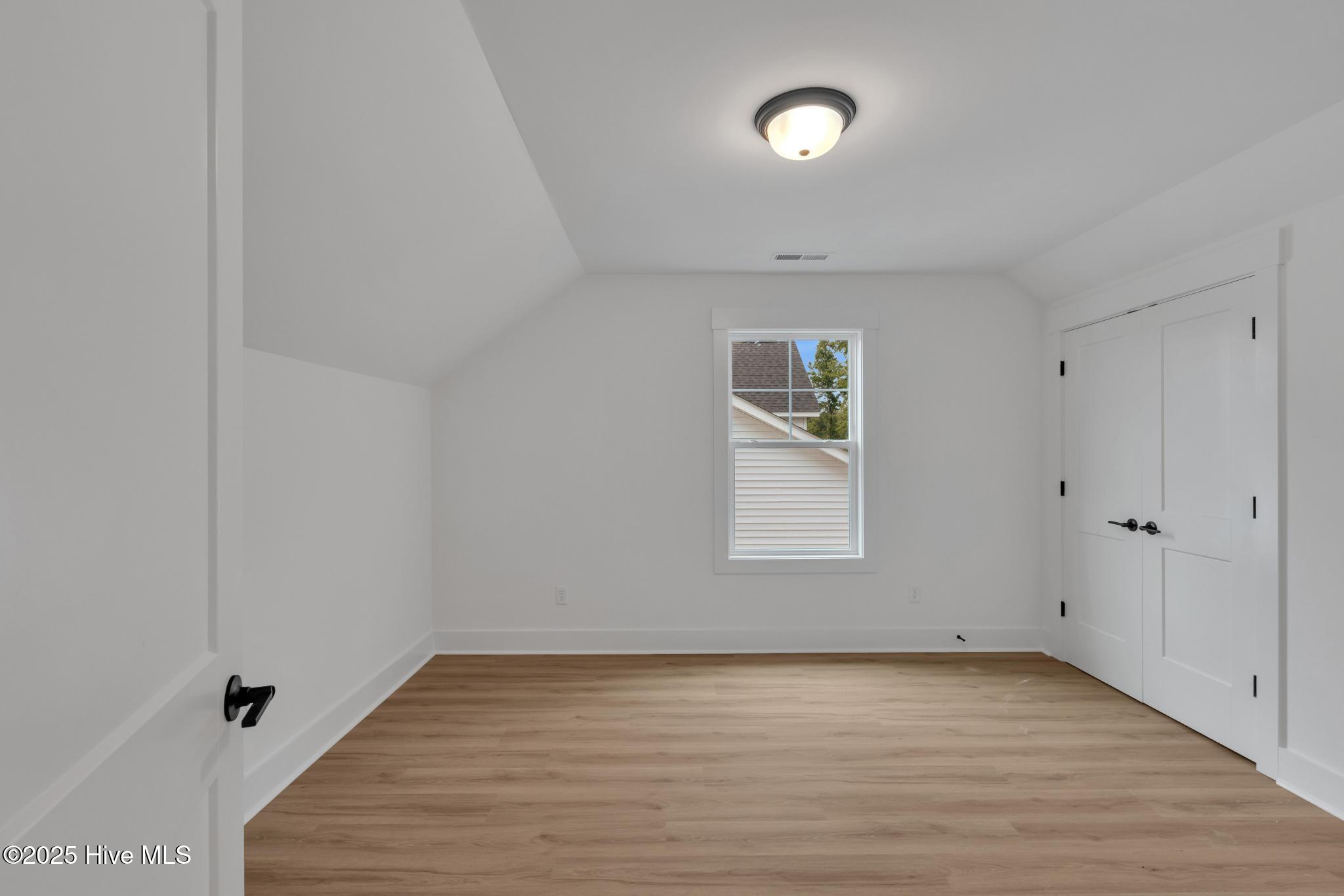 100537116 | Photo 30