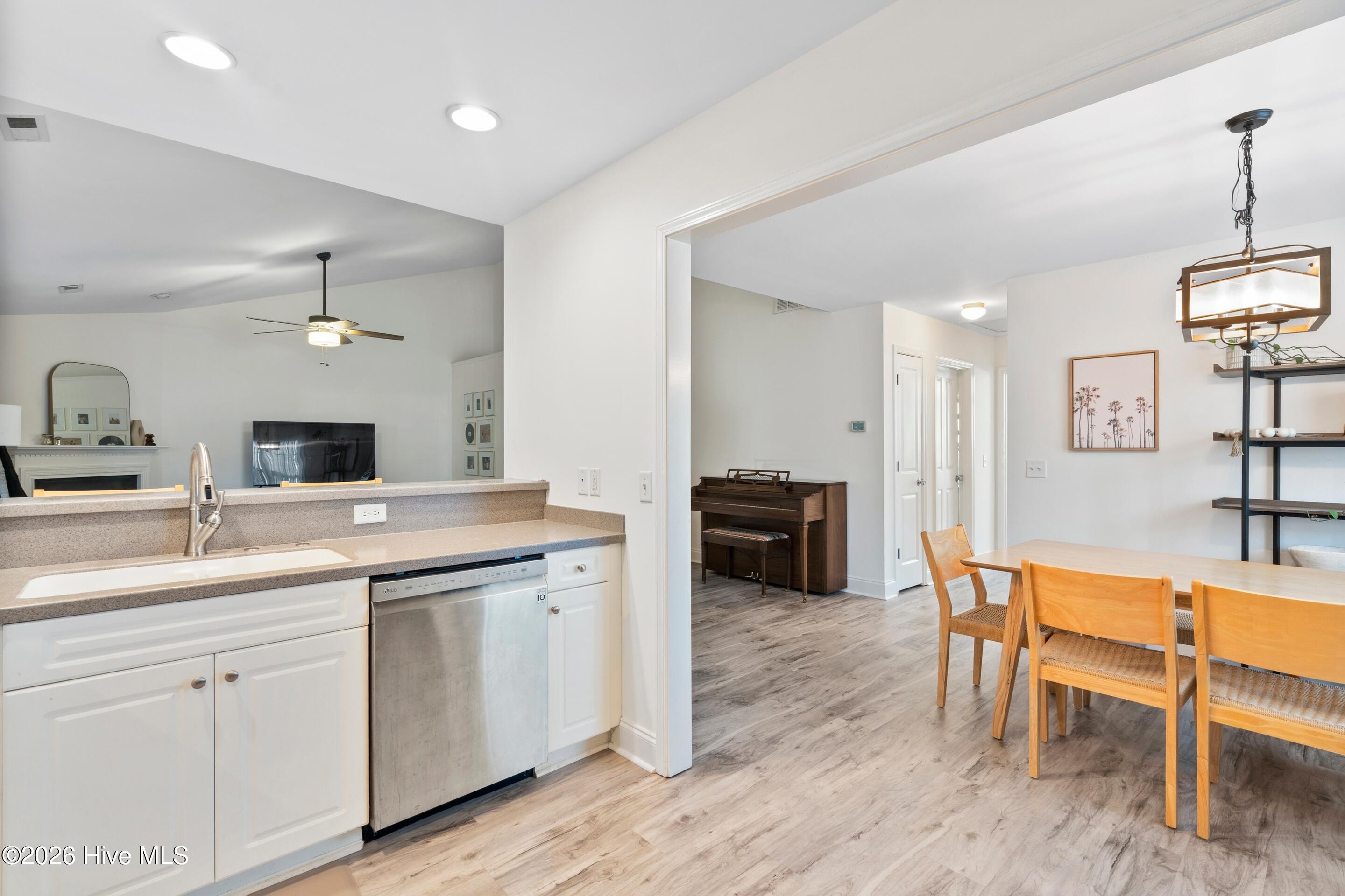 100549655 | Photo 15