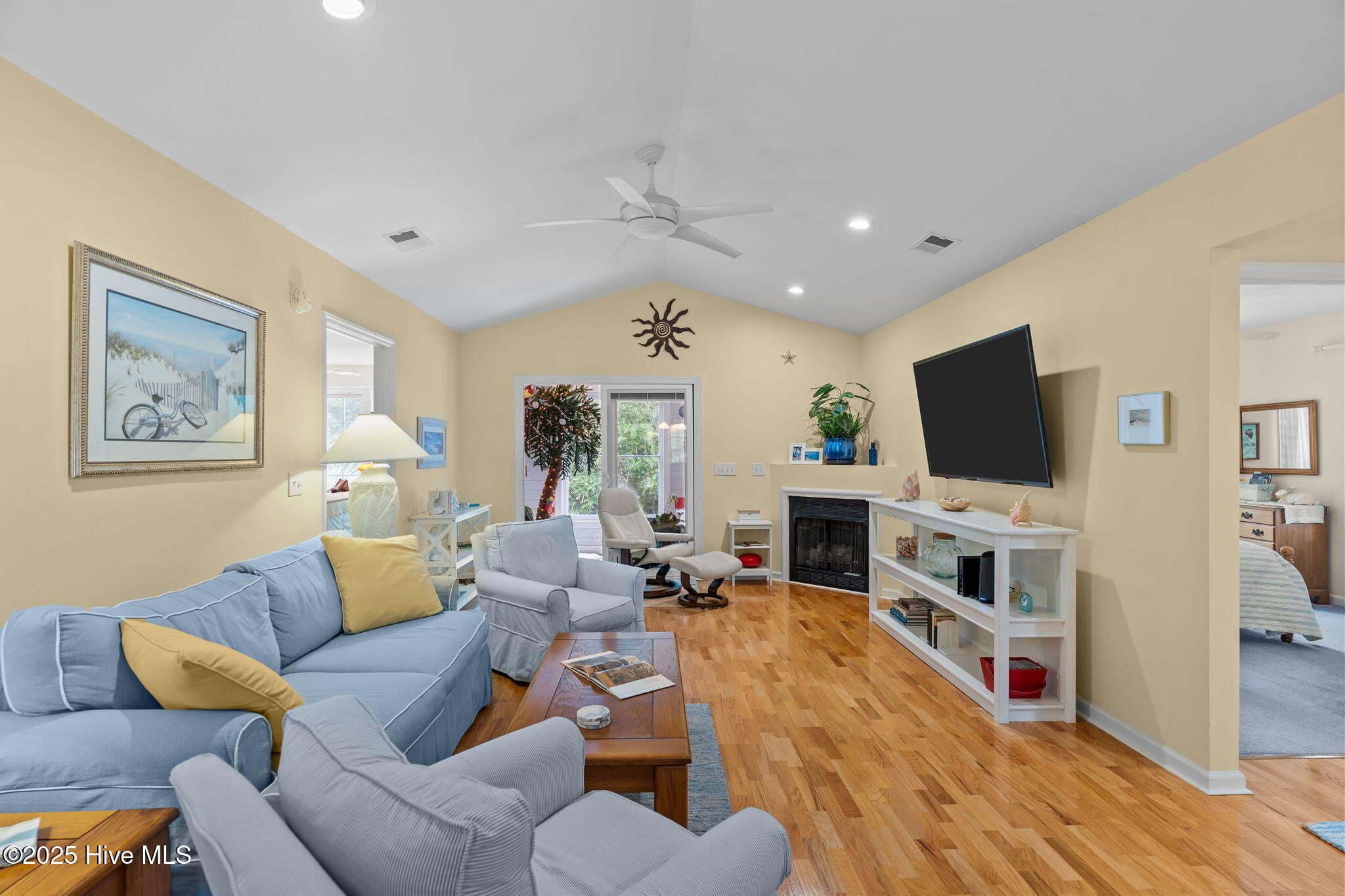 100521042 | Photo 17