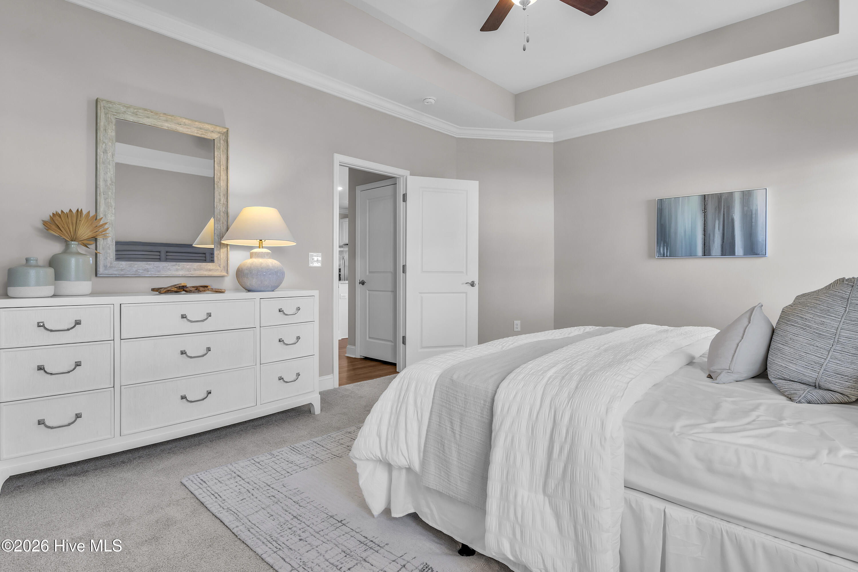 100561005 | Photo 32