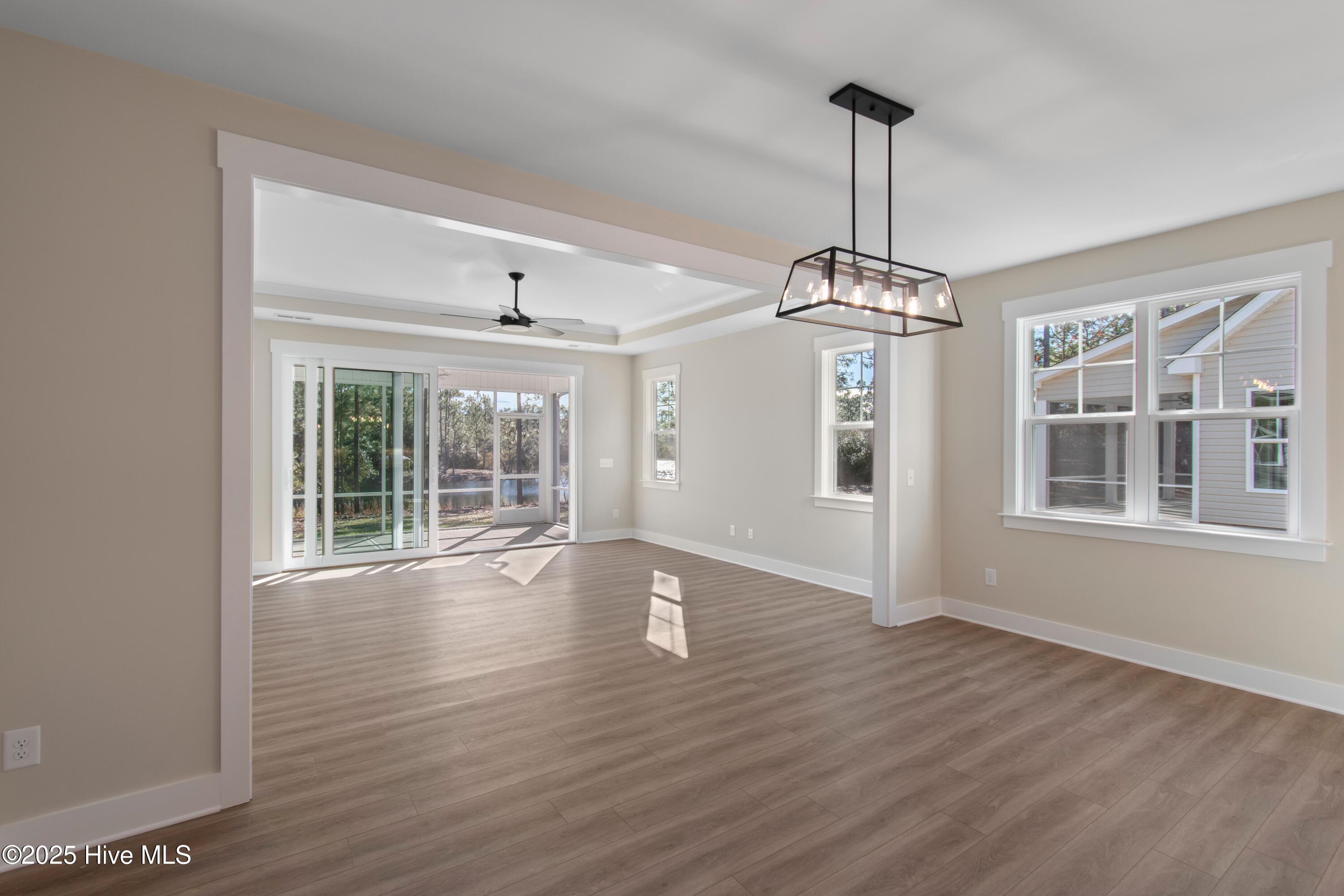 100520444 | Photo 22