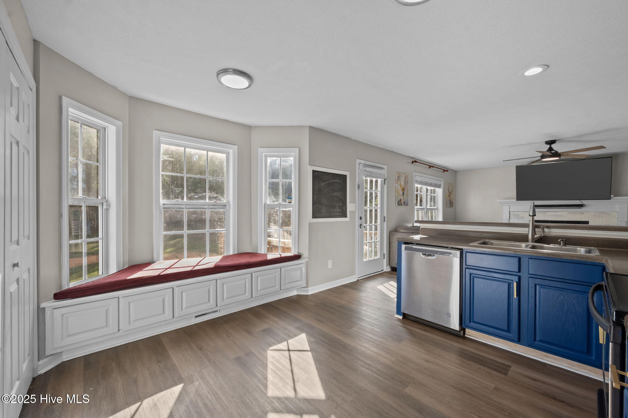 100545642 | Photo 17