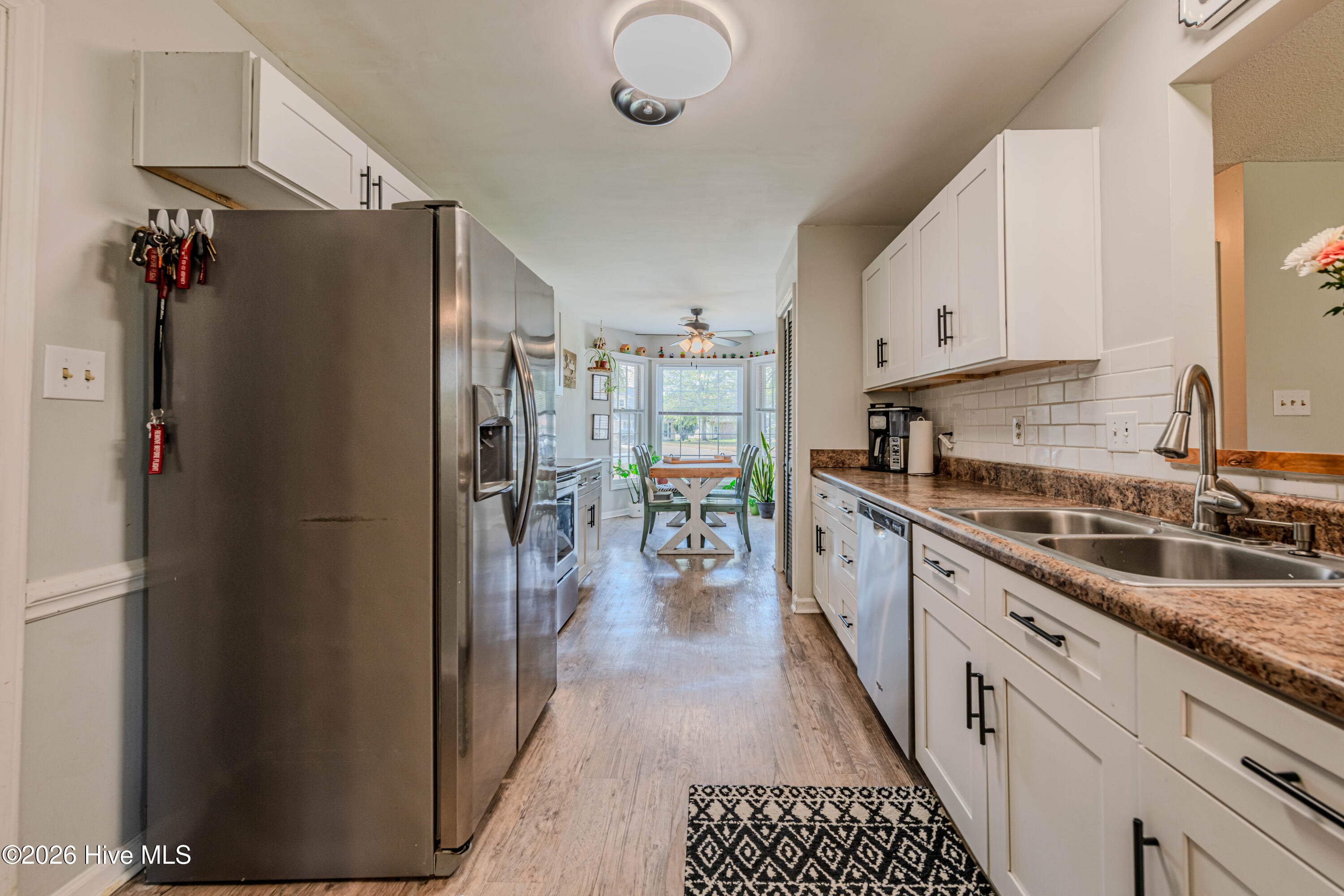 100569074 | Photo 25