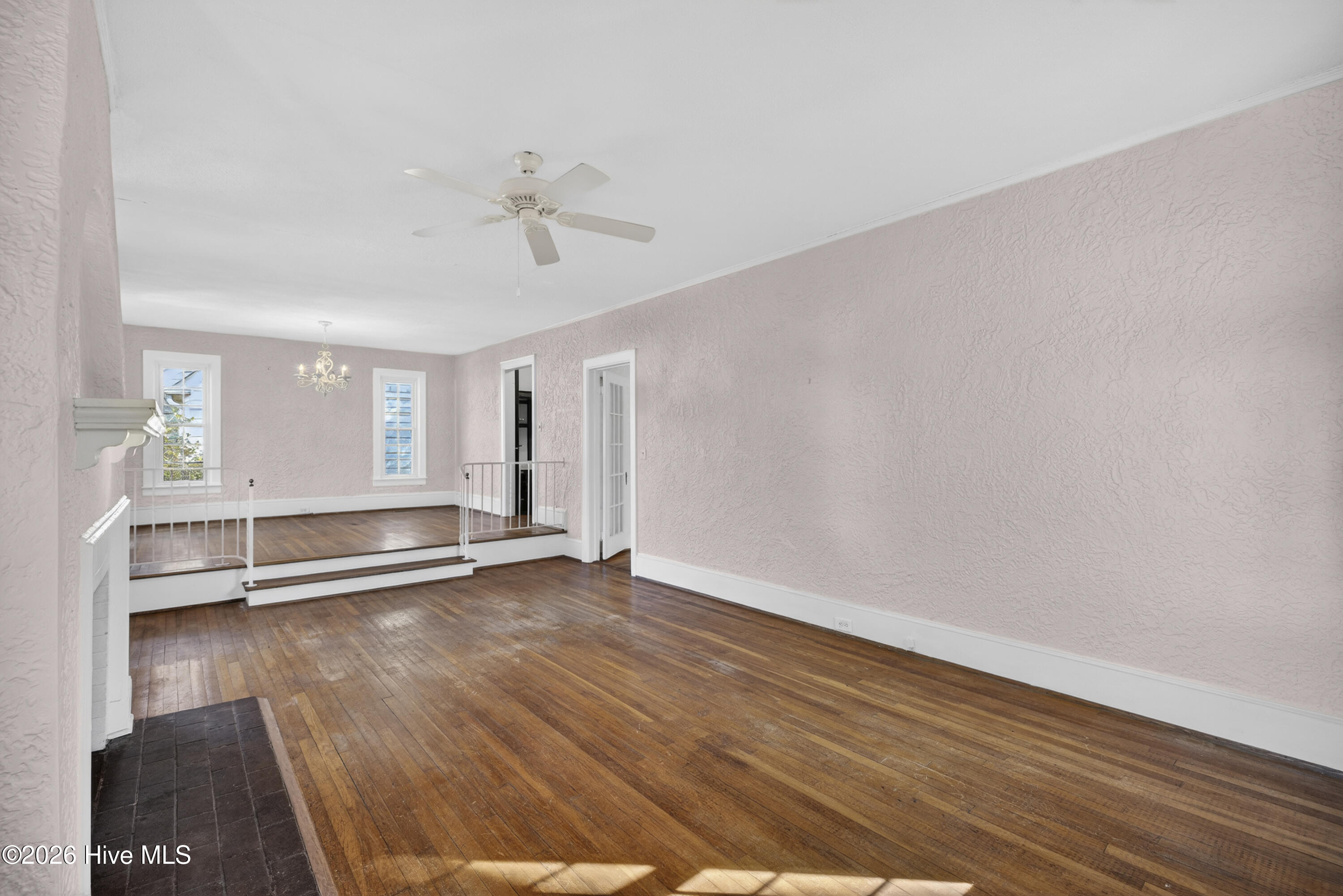 100540787 | Photo 12