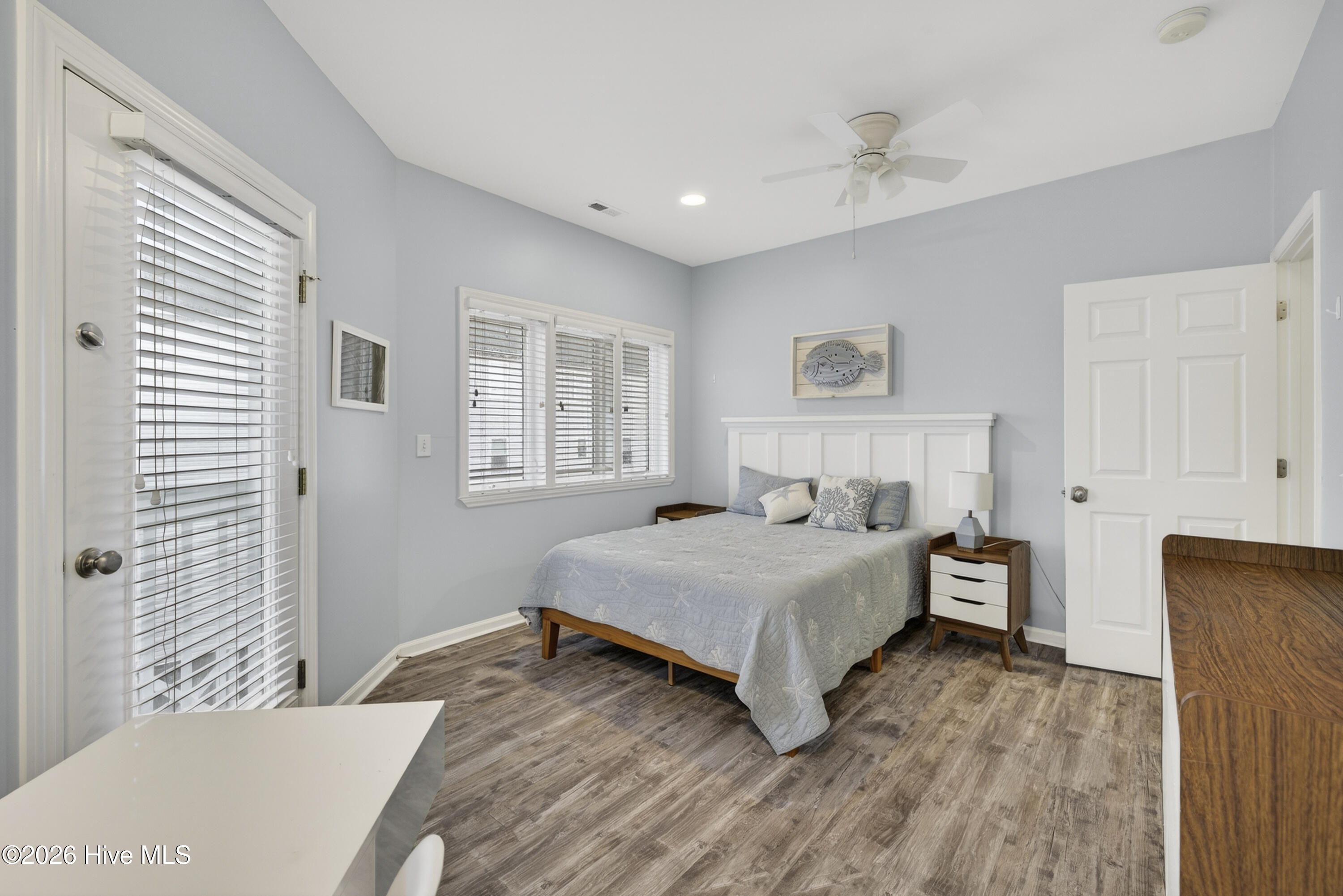 100561786 | Photo 60