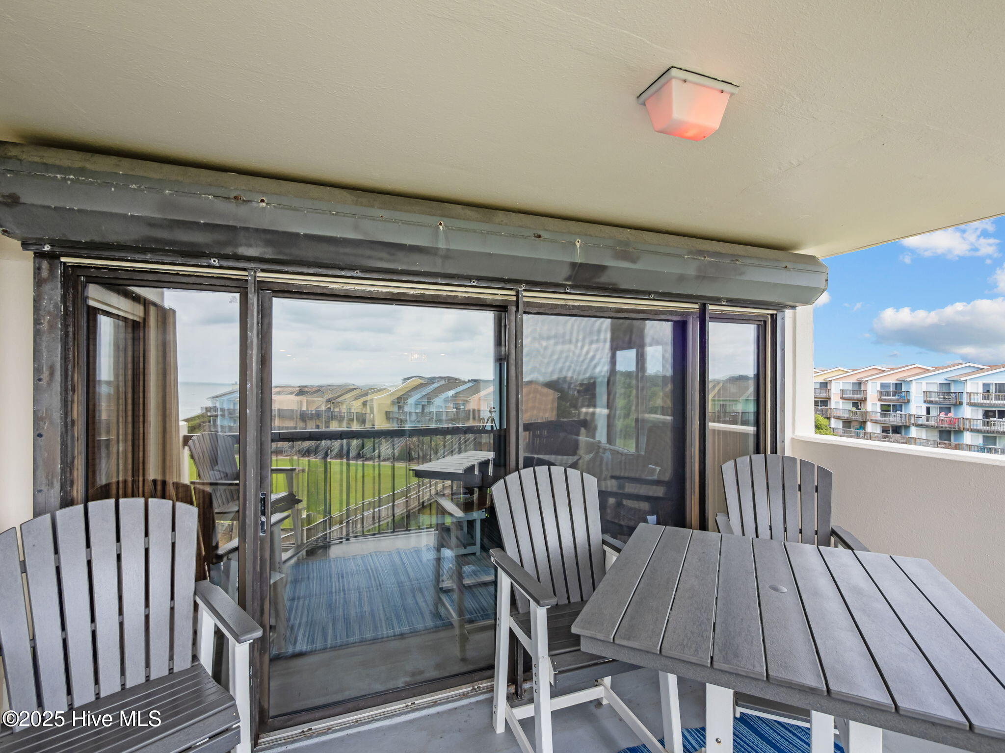 100520425 | Photo 41