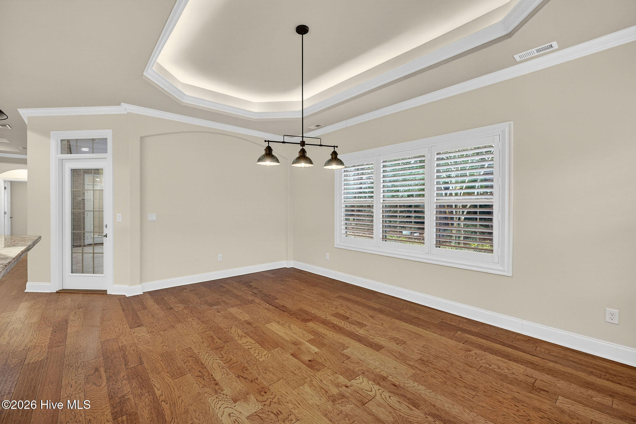 100557341 | Photo 13