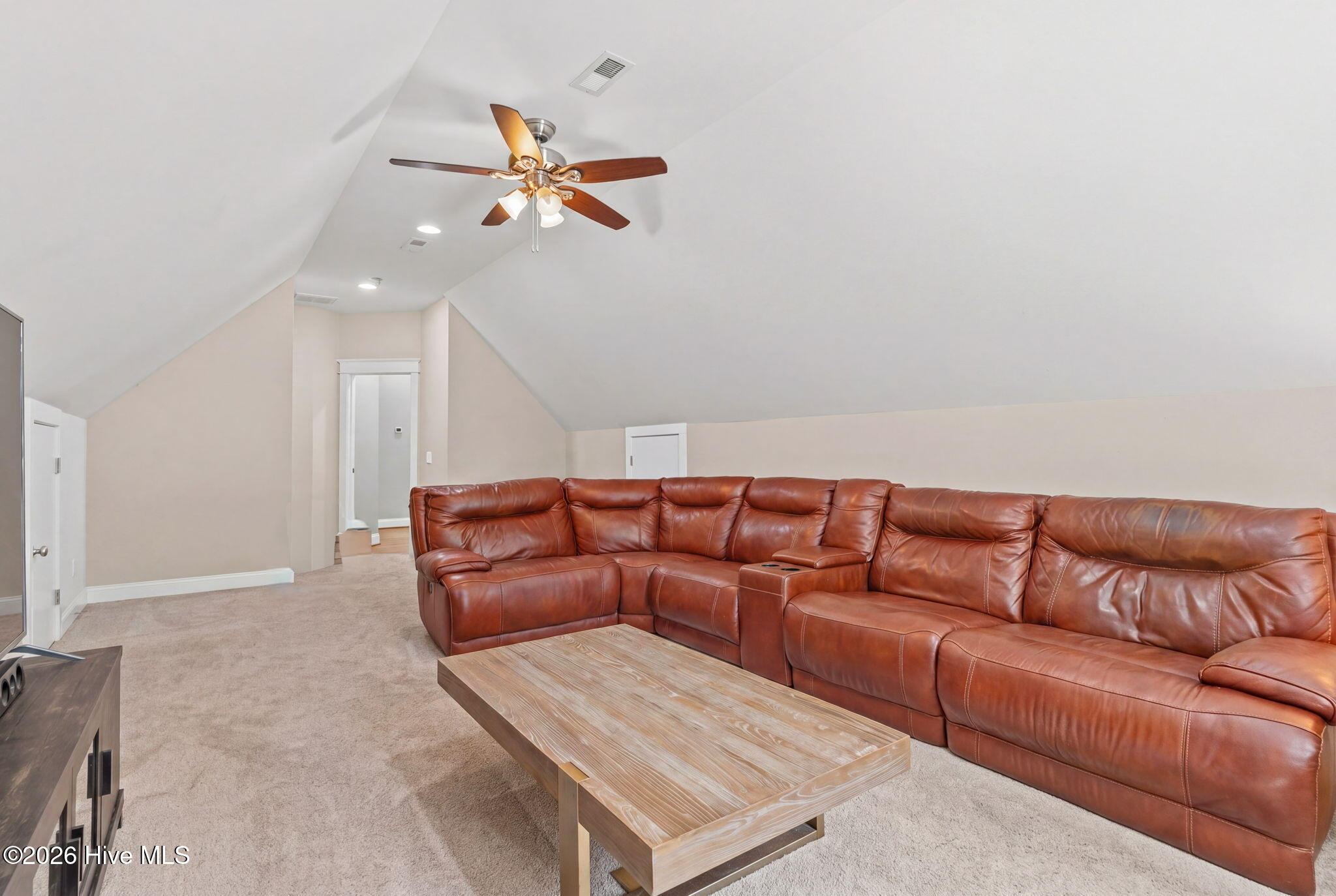 100568987 | Photo 39