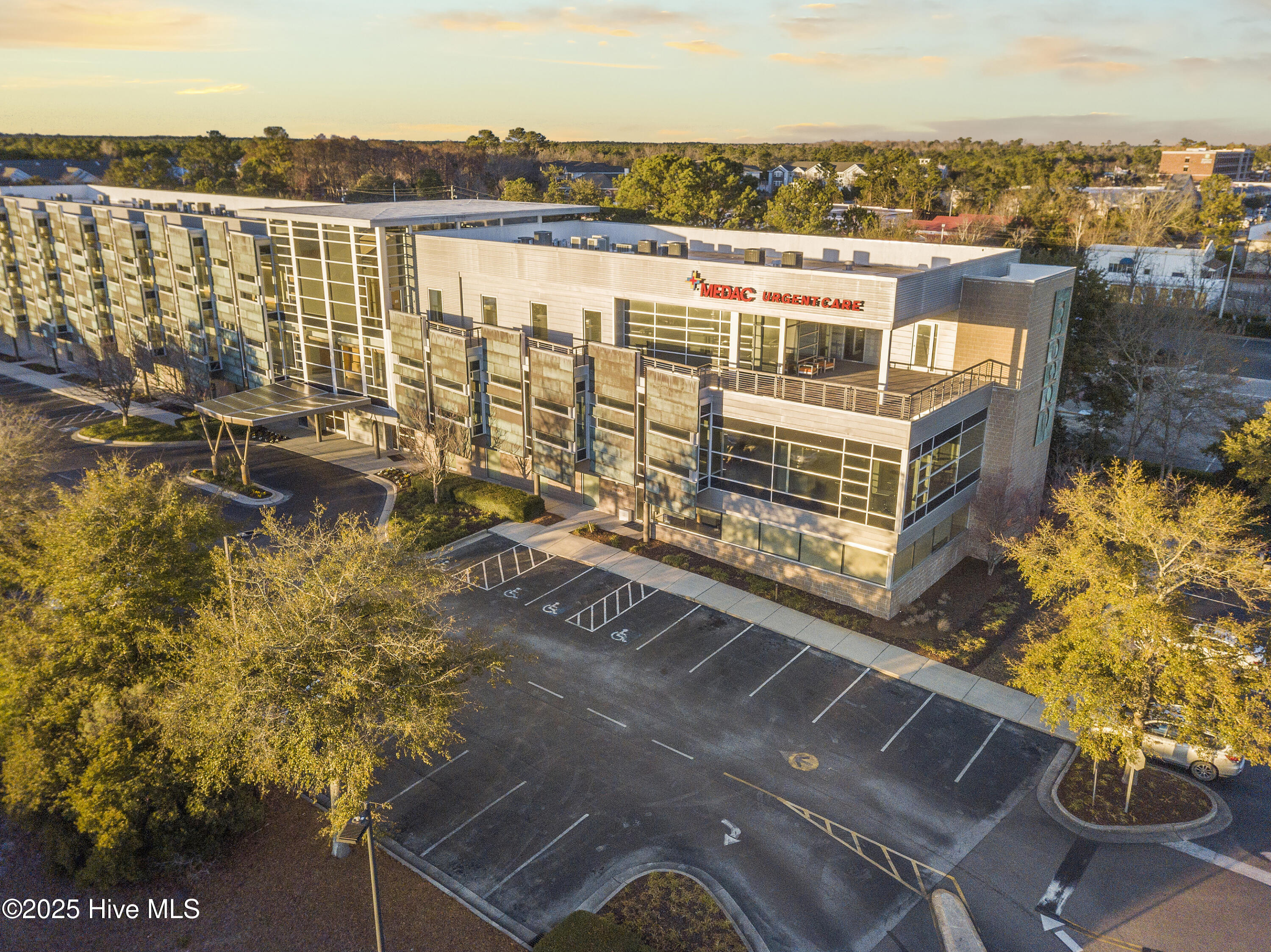 100543460 | Photo 21