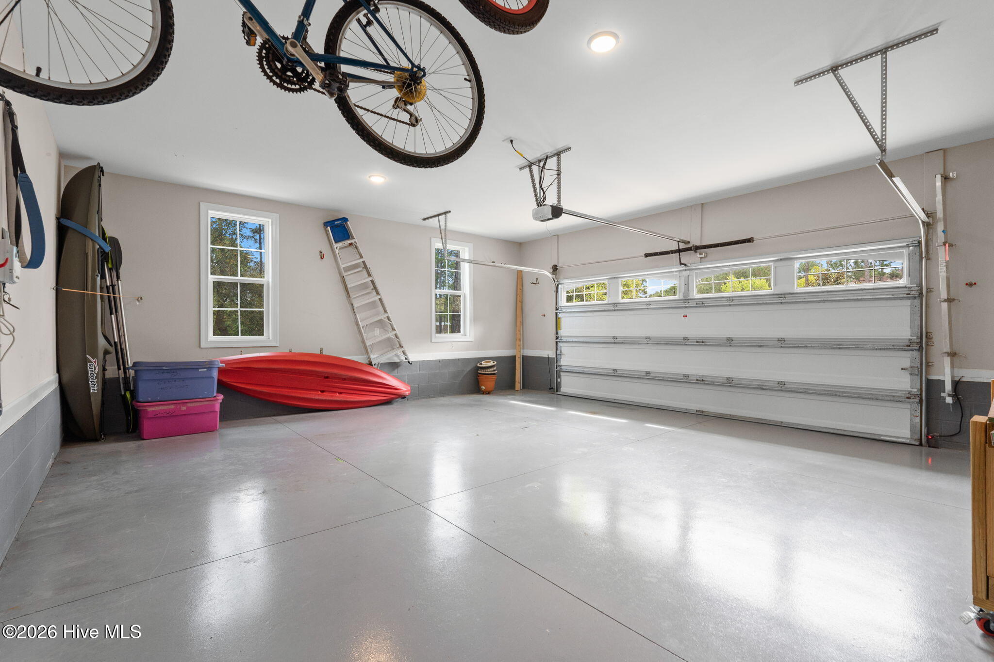 100566605 | Photo 48