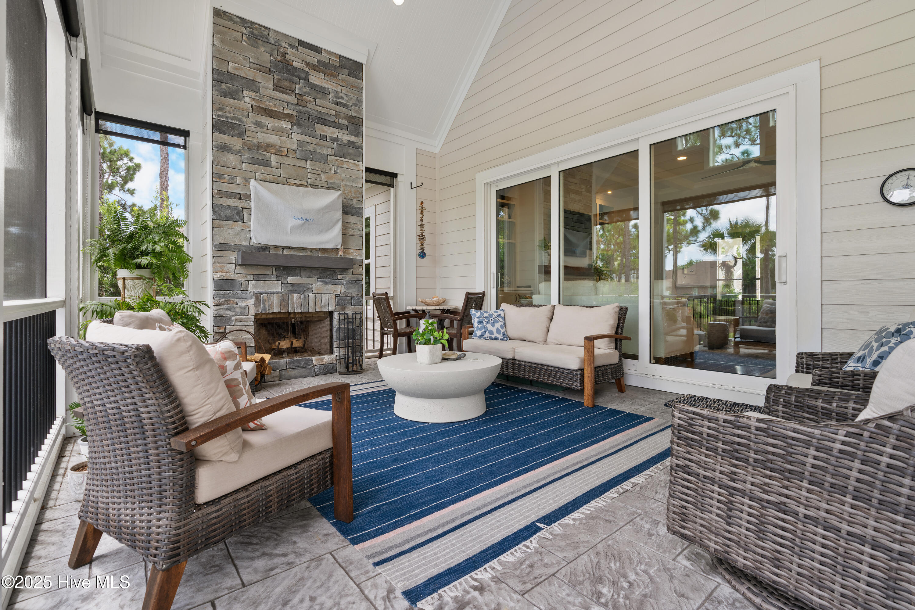 100551576 | Photo 50