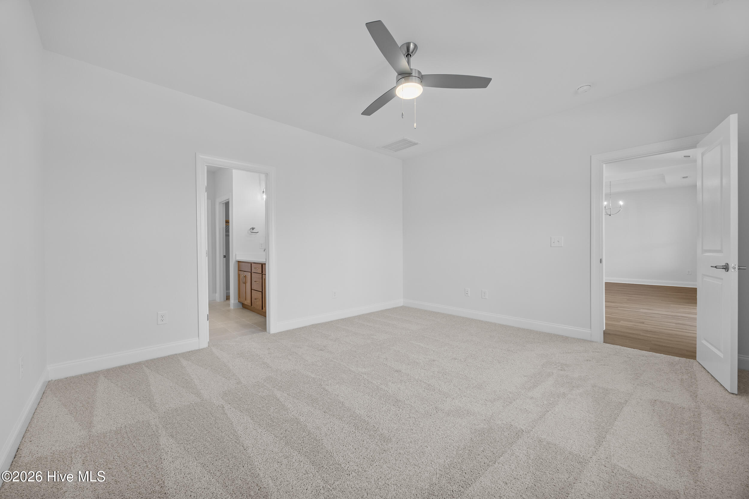 100527053 | Photo 32