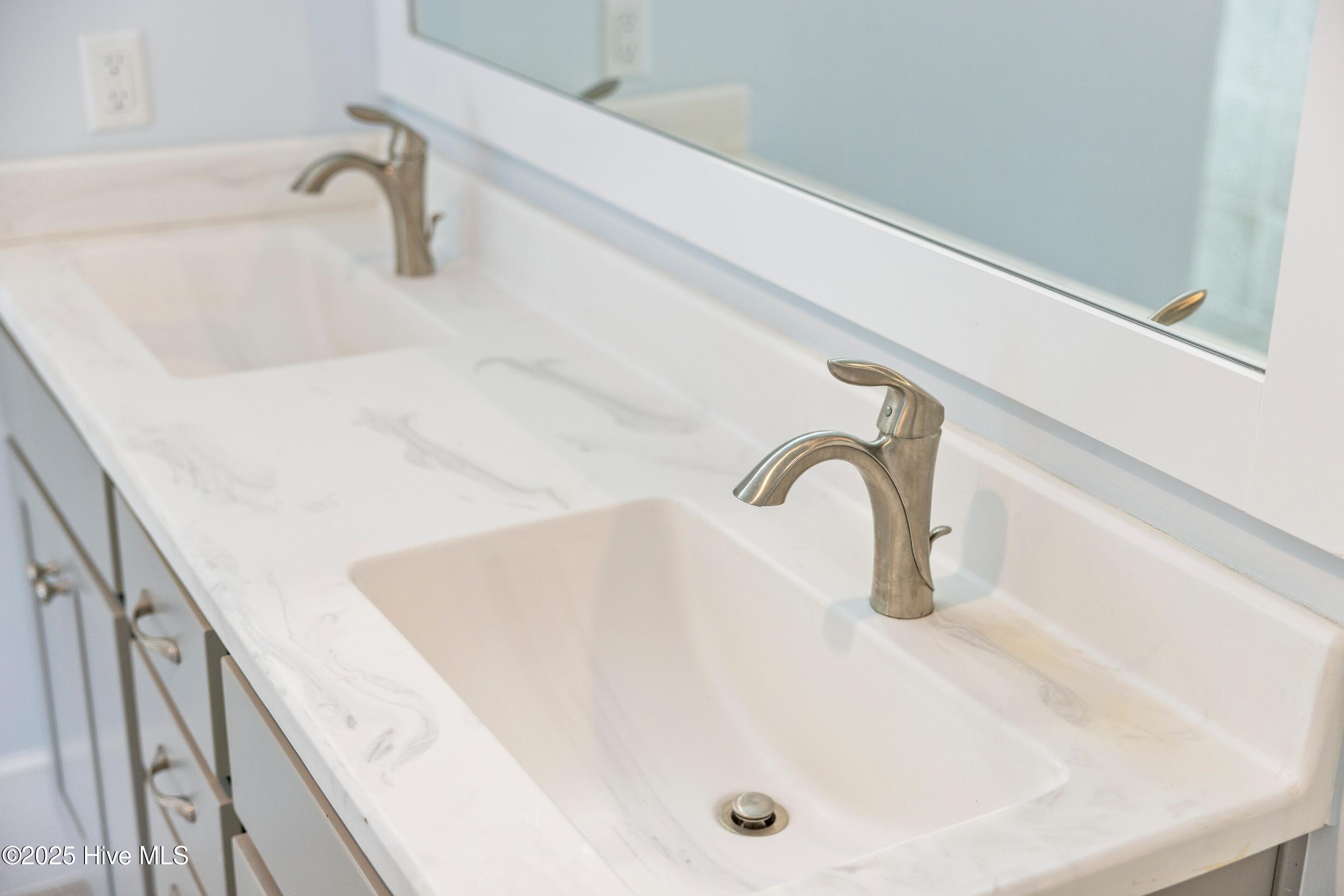 100531261 | Photo 38