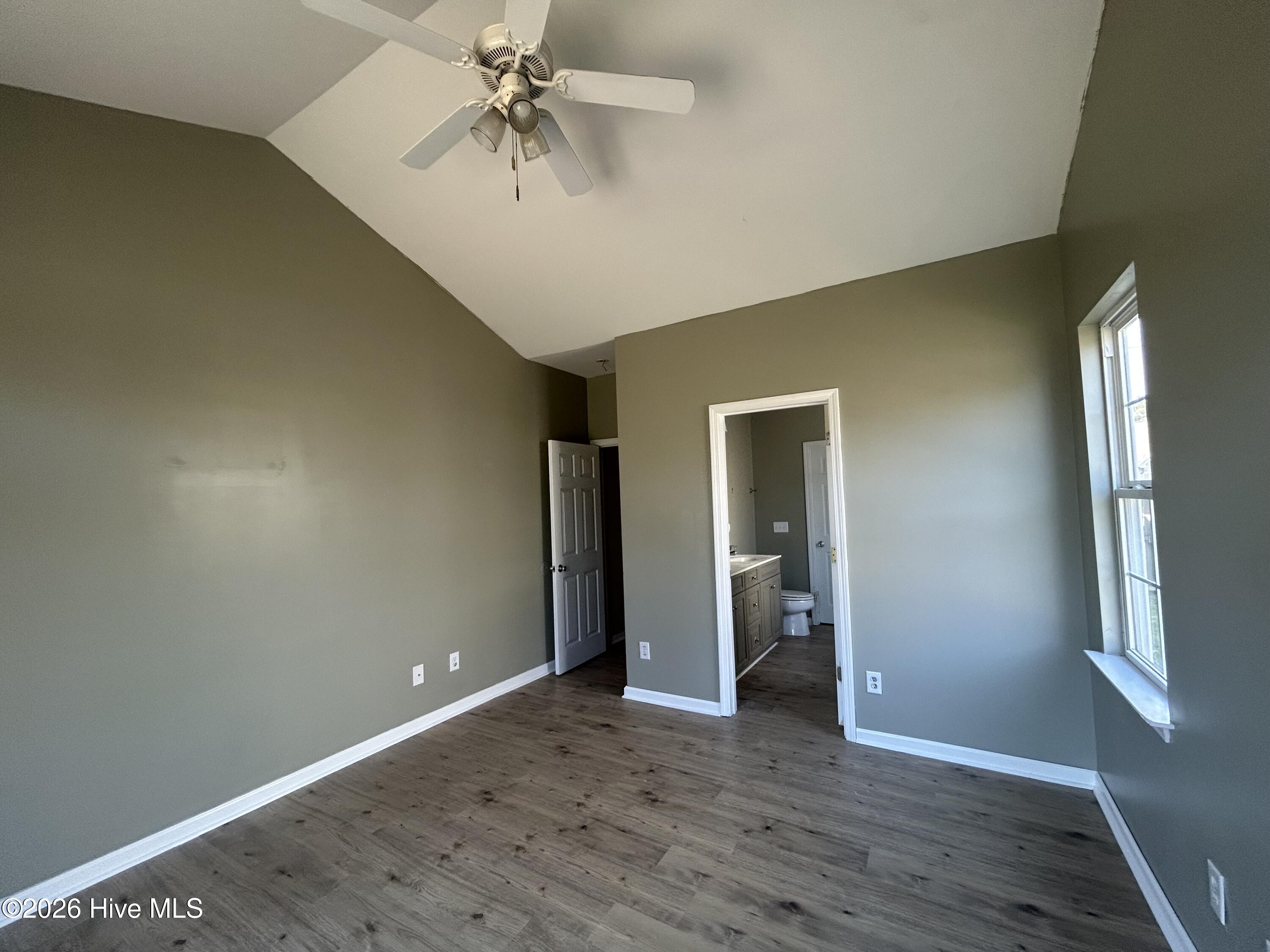 100556646 | Photo 18