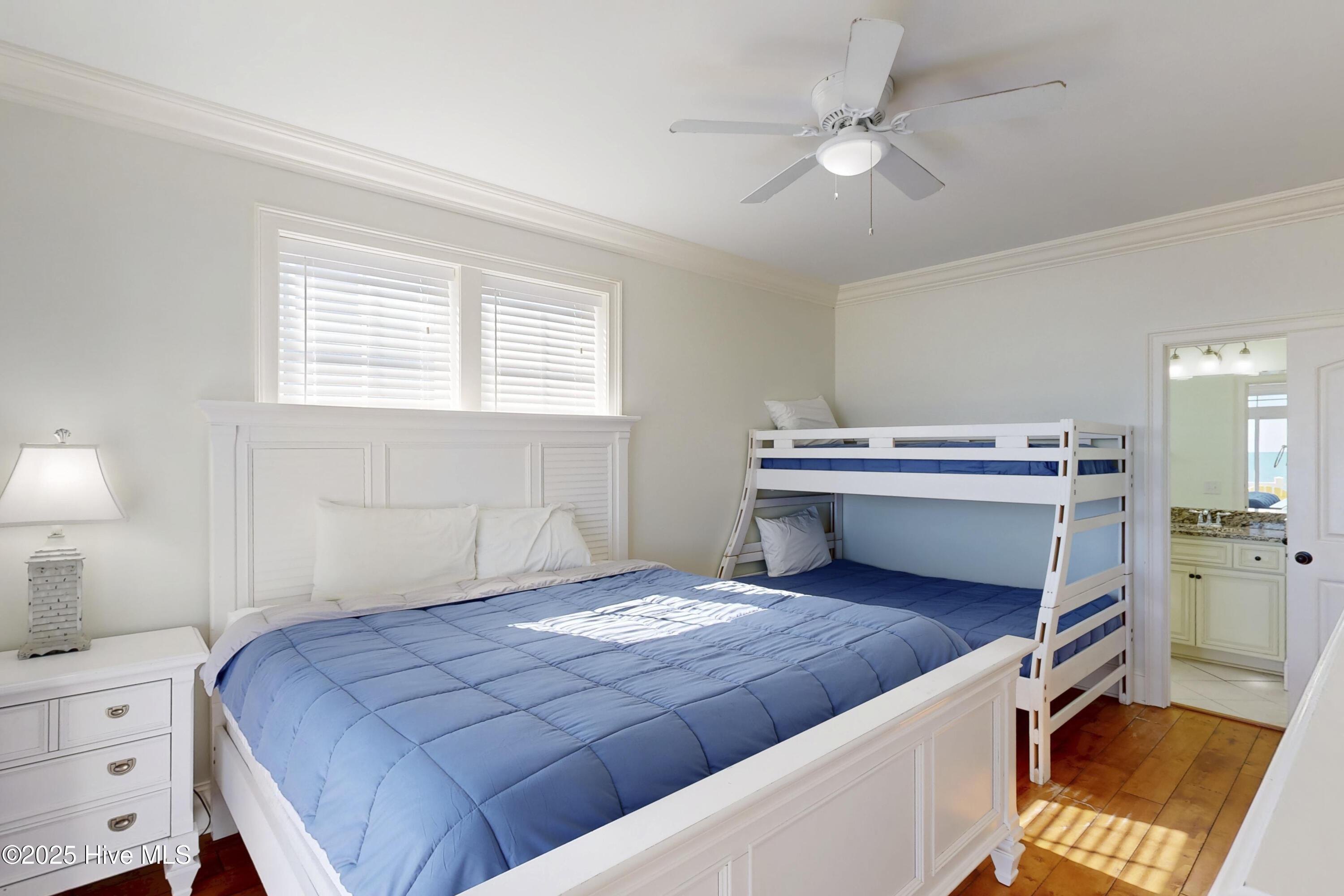 100492719 | Photo 56