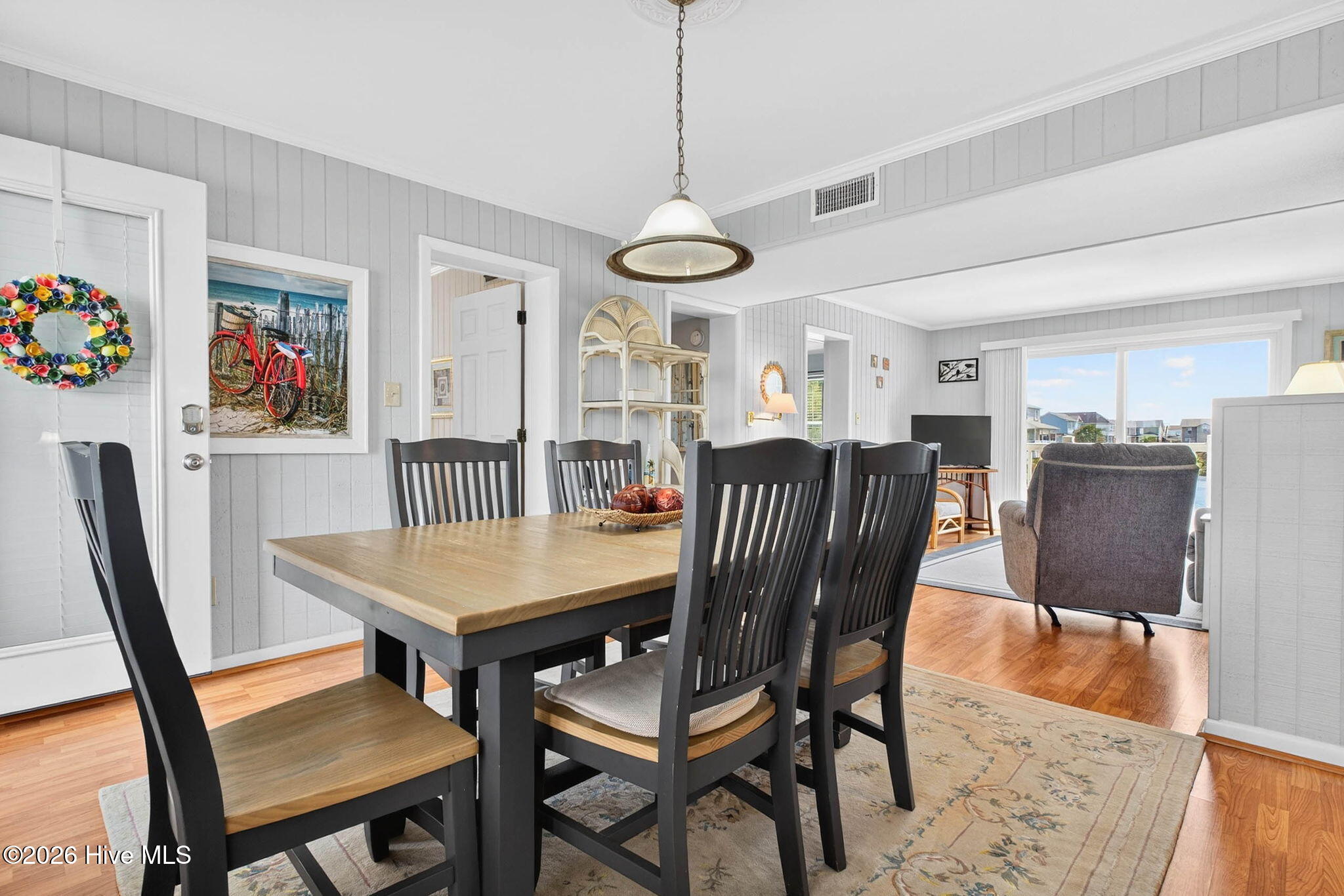 100562824 | Photo 14