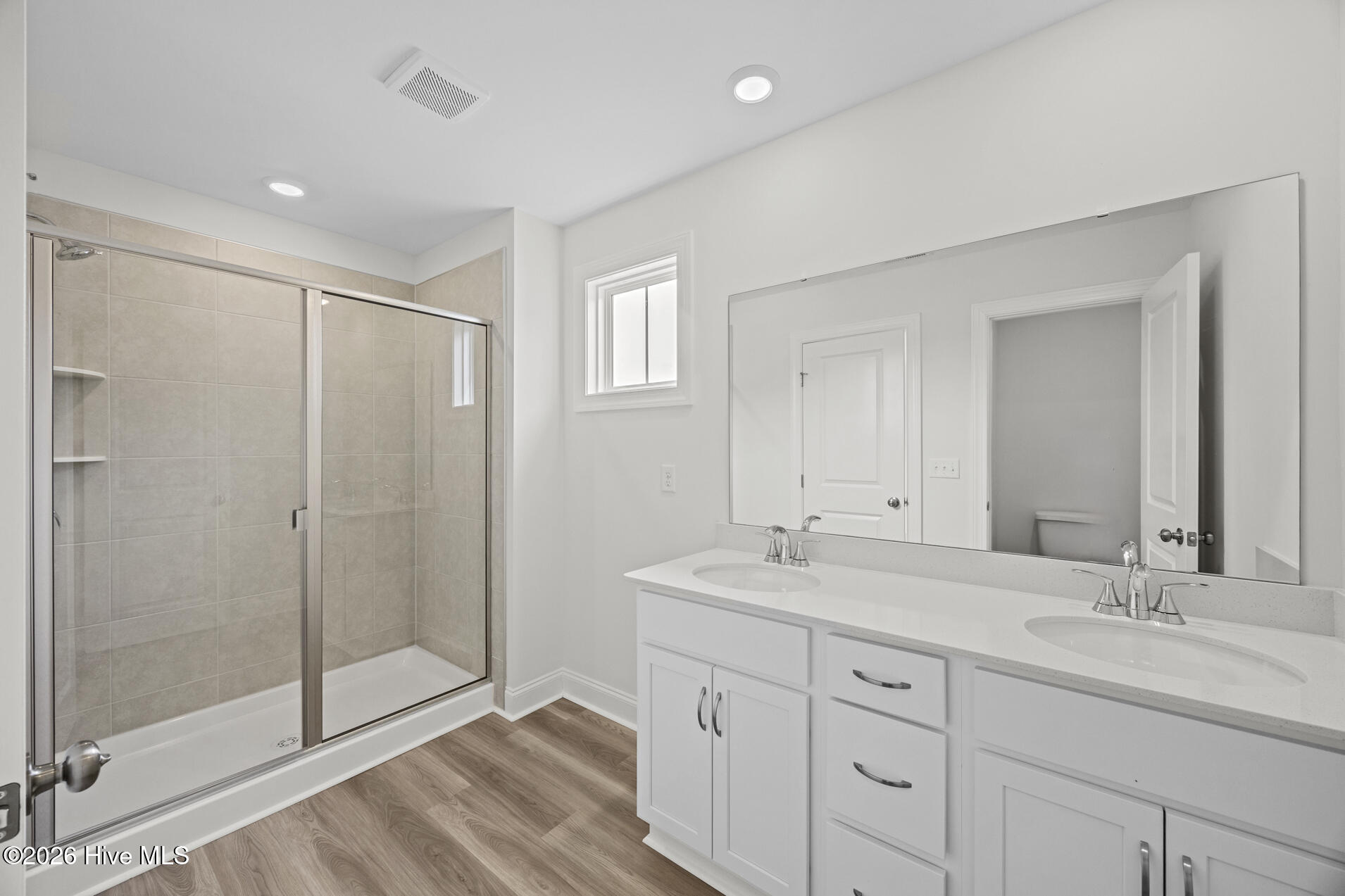 100566347 | Photo 16