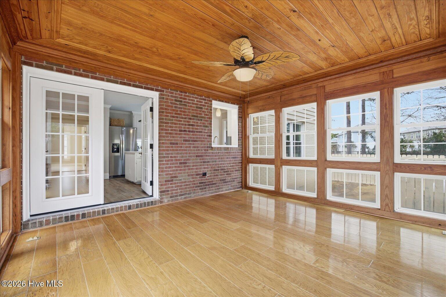 100555379 | Photo 27