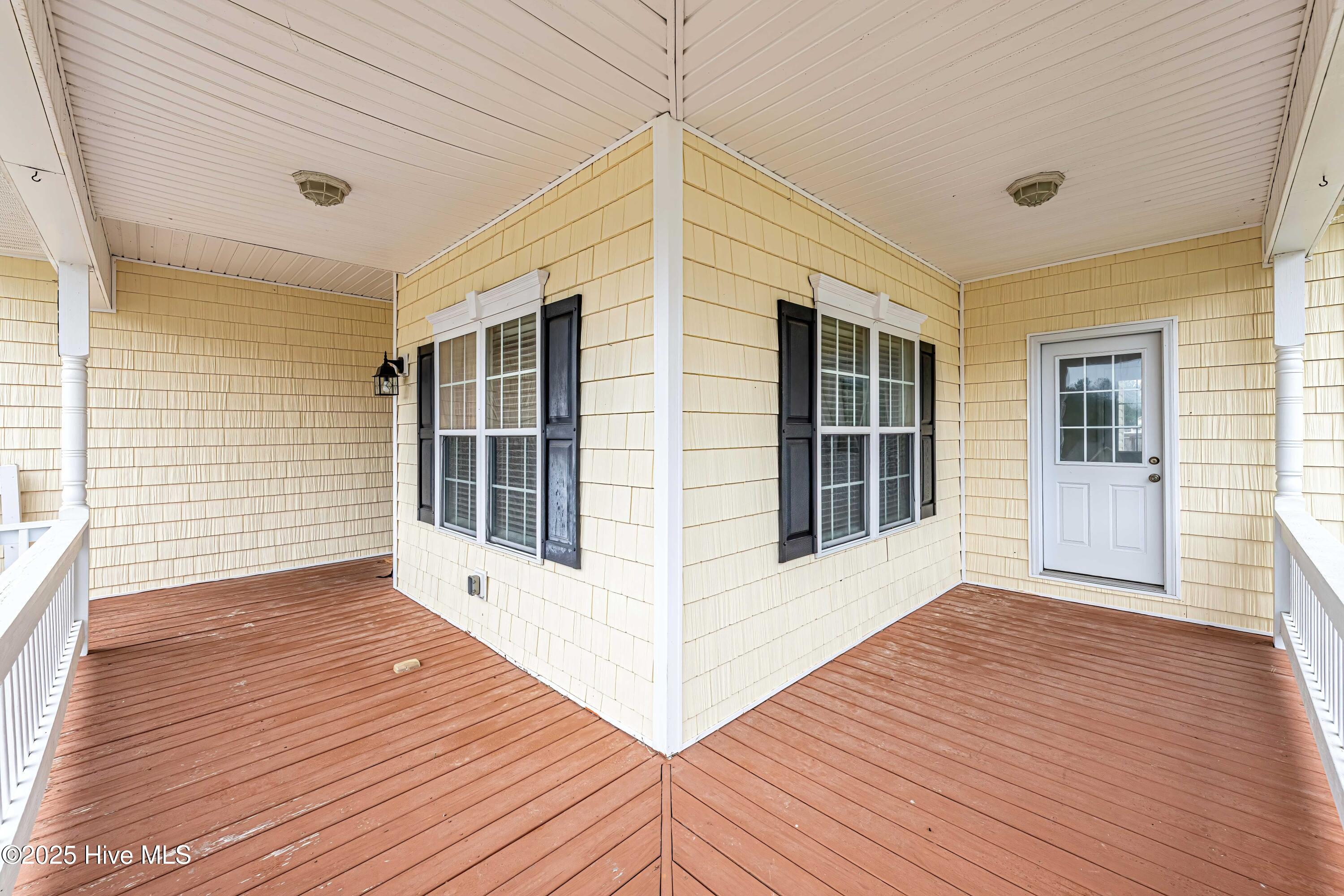 100539008 | Photo 46