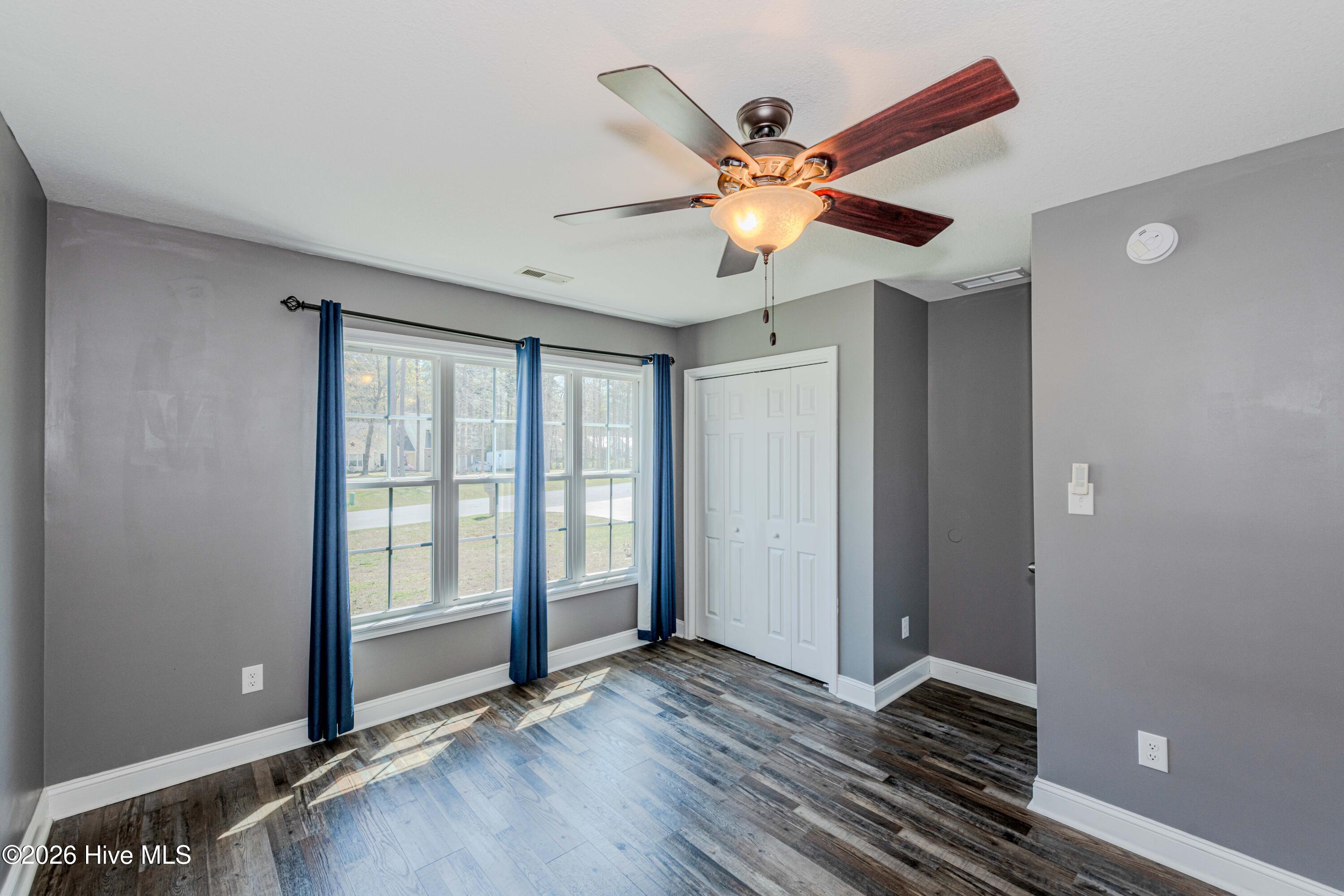 100563083 | Photo 37