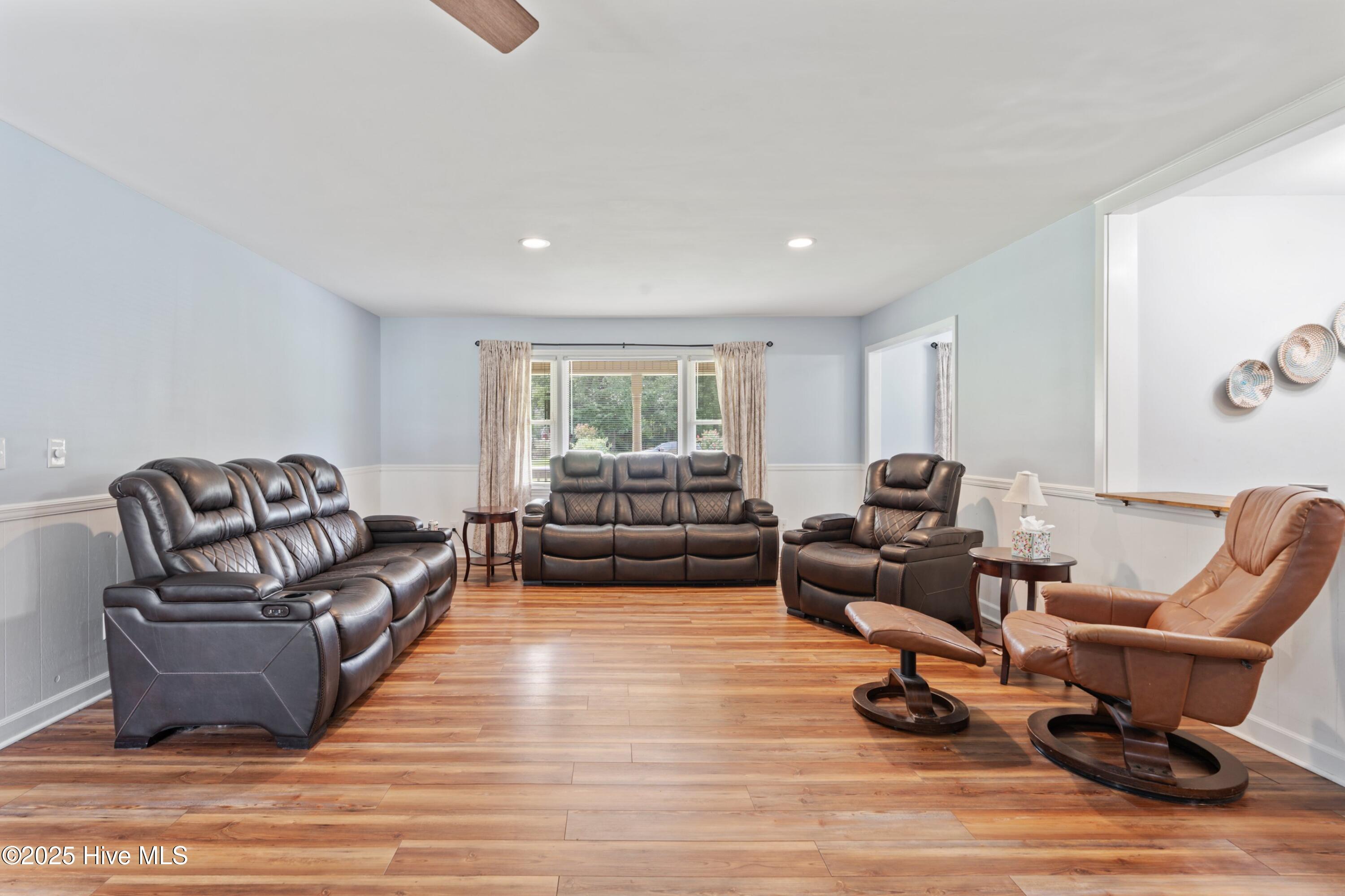 100526163 | Photo 13