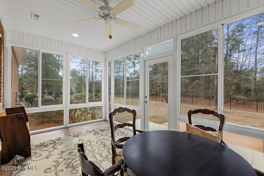 100558511 | Photo 36