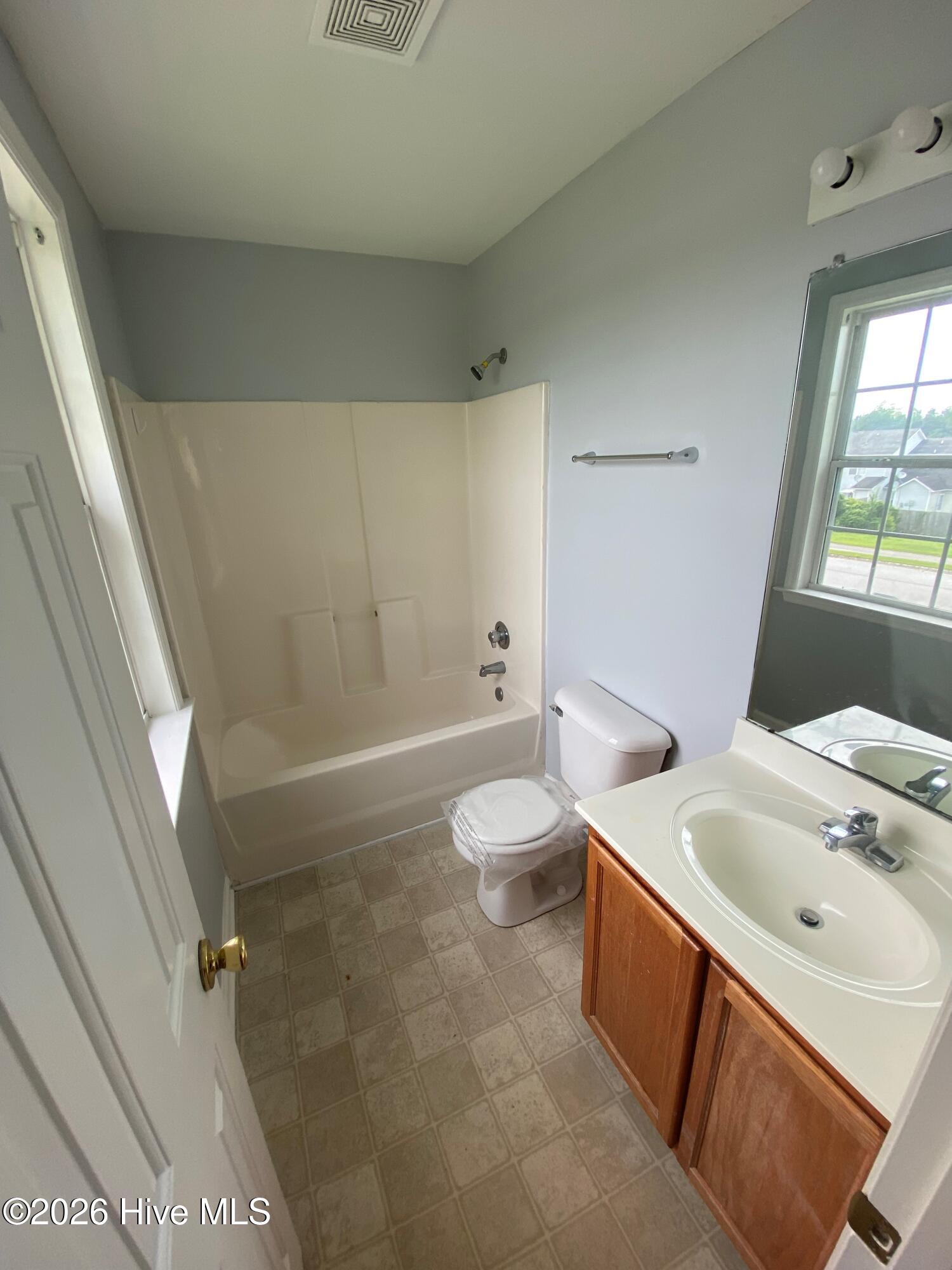 100566340 | Photo 22