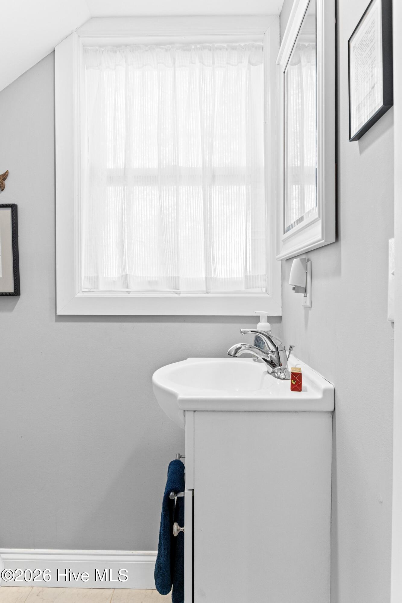 100548098 | Photo 22