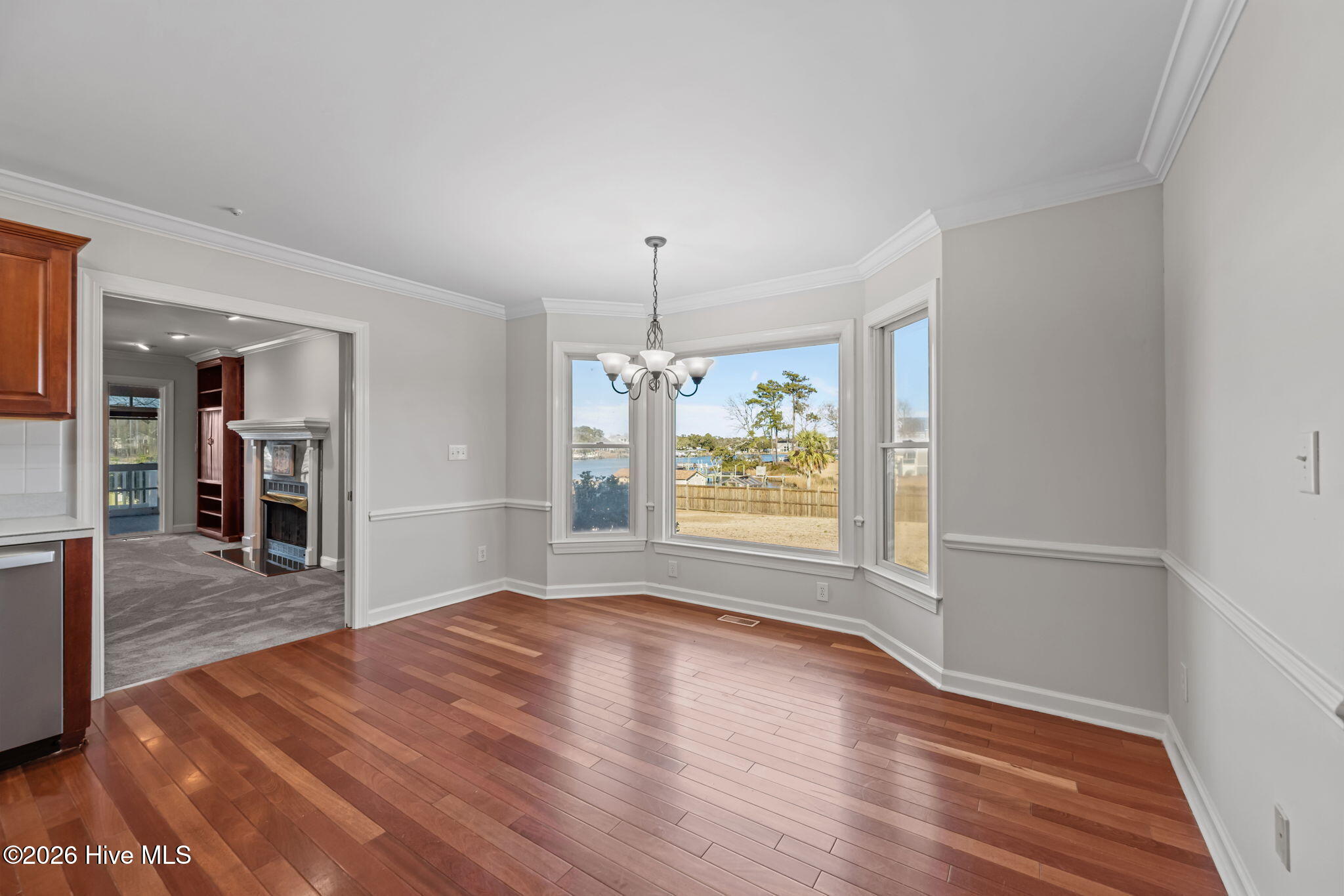 100542324 | Photo 39