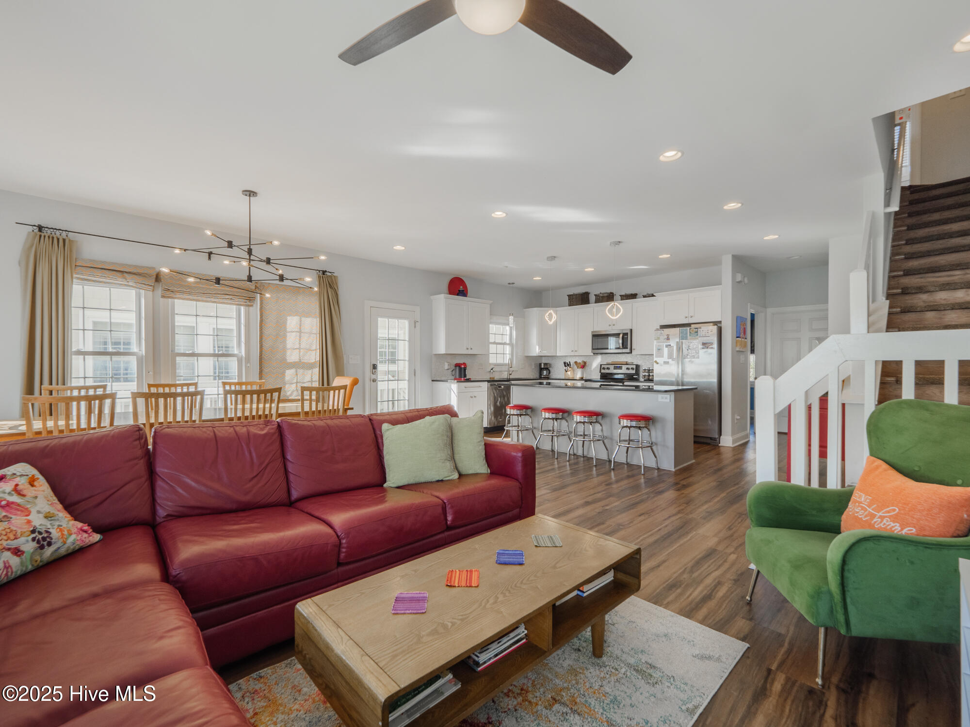 100537355 | Photo 22