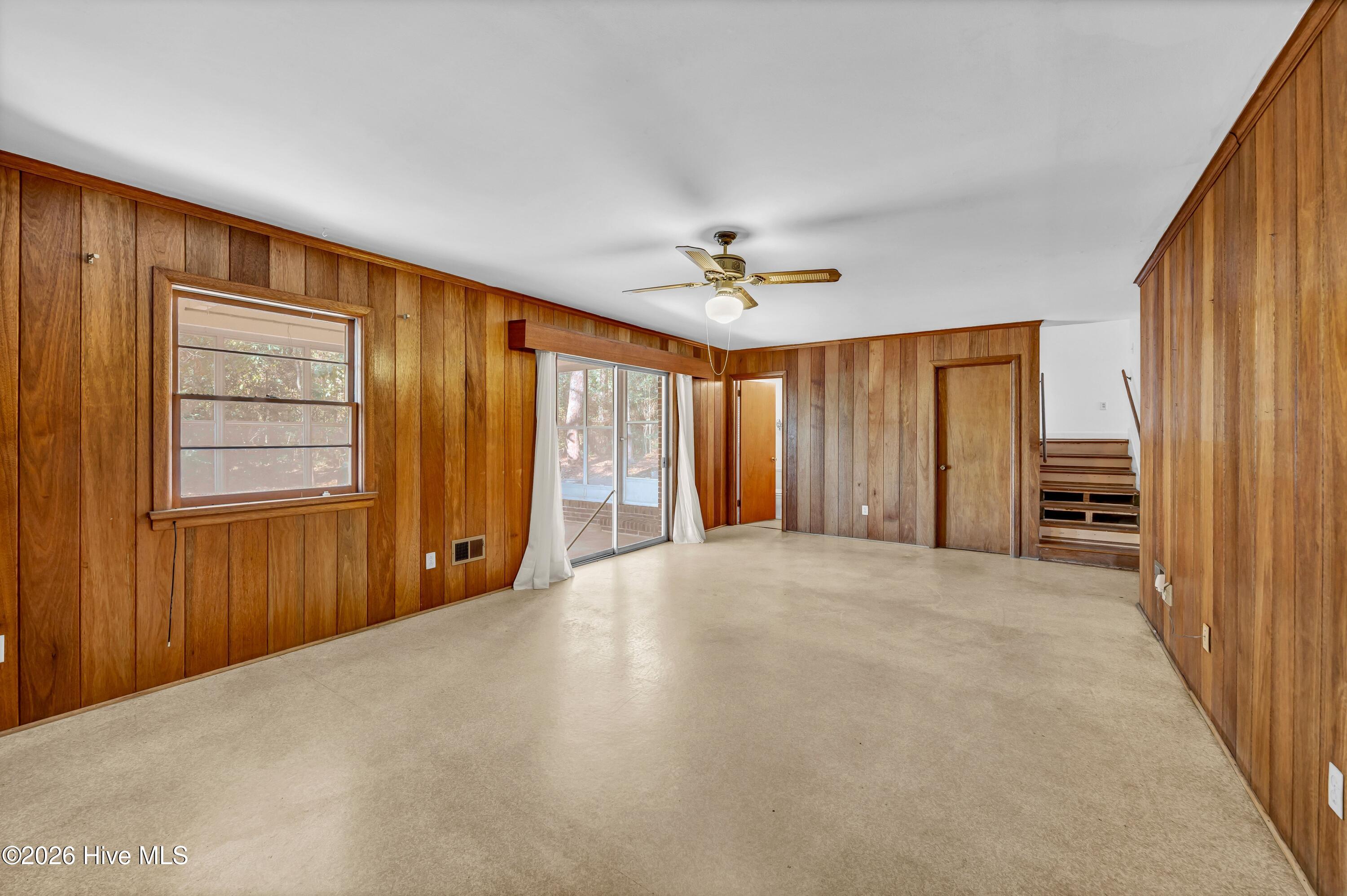 100560709 | Photo 11