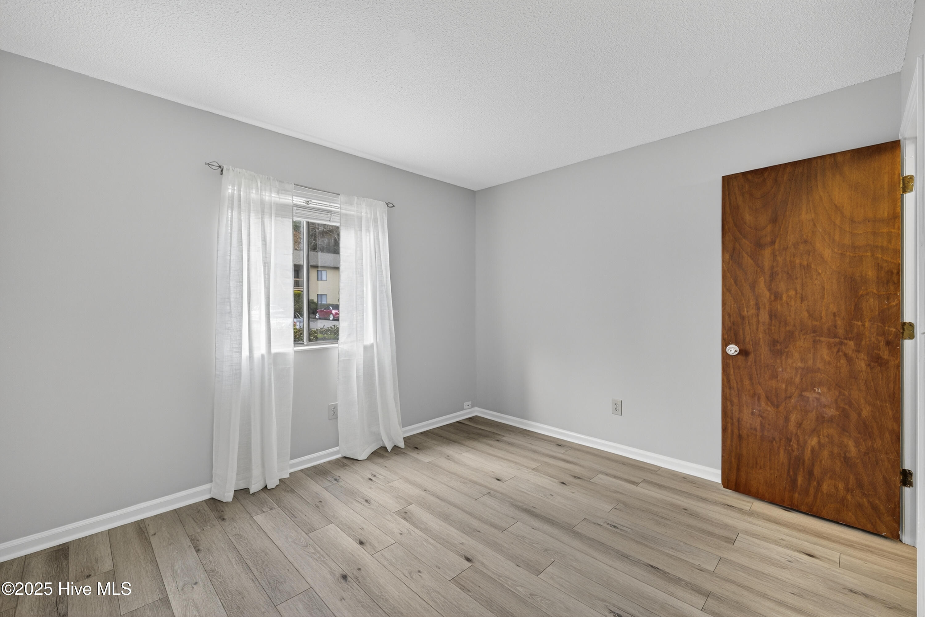 100542776 | Photo 26