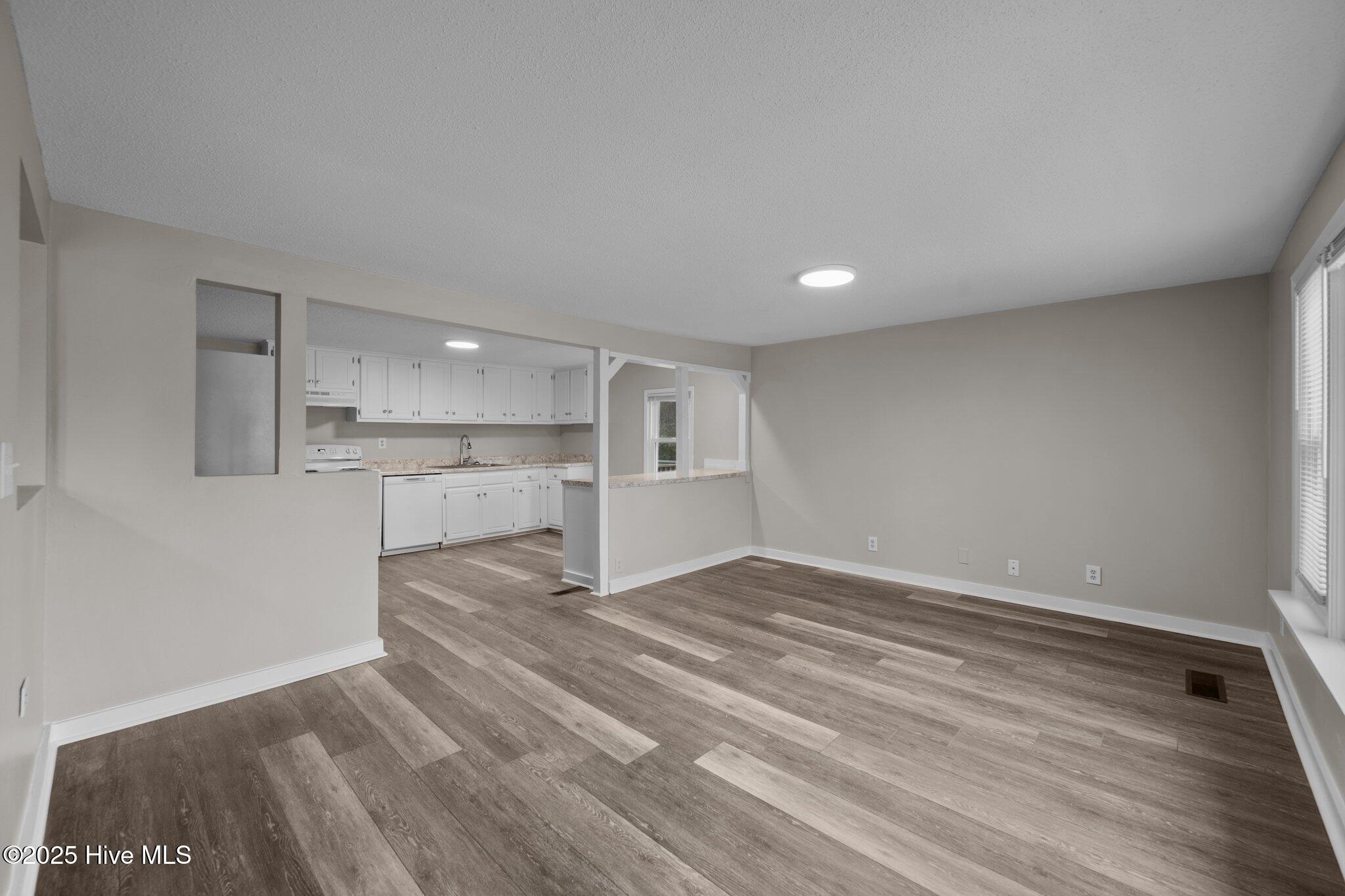 100568304 | Photo 13