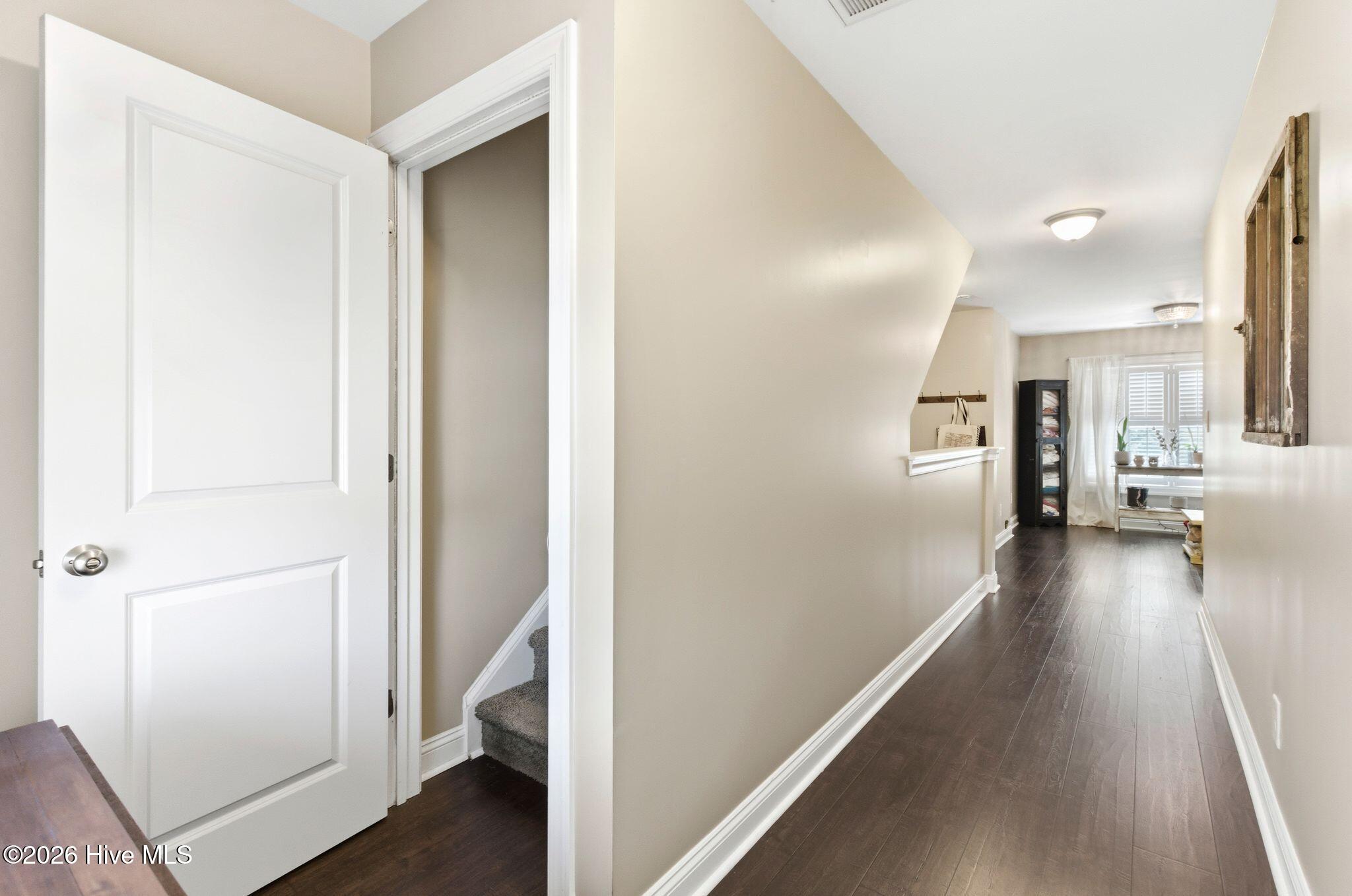 100568404 | Photo 49