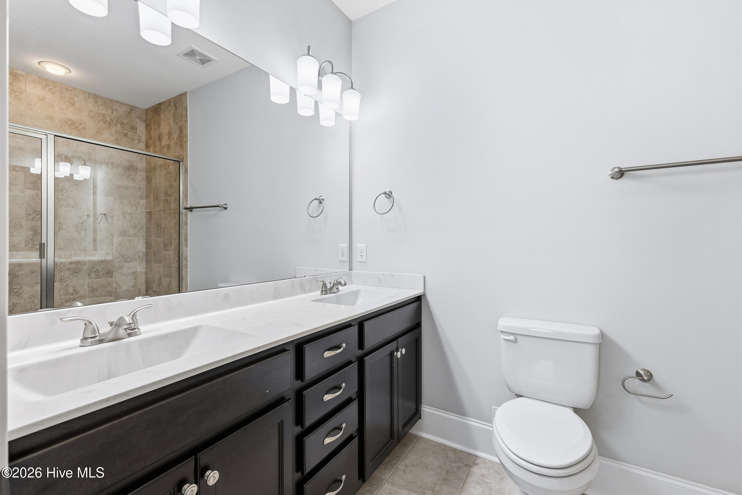 100548579 | Photo 14