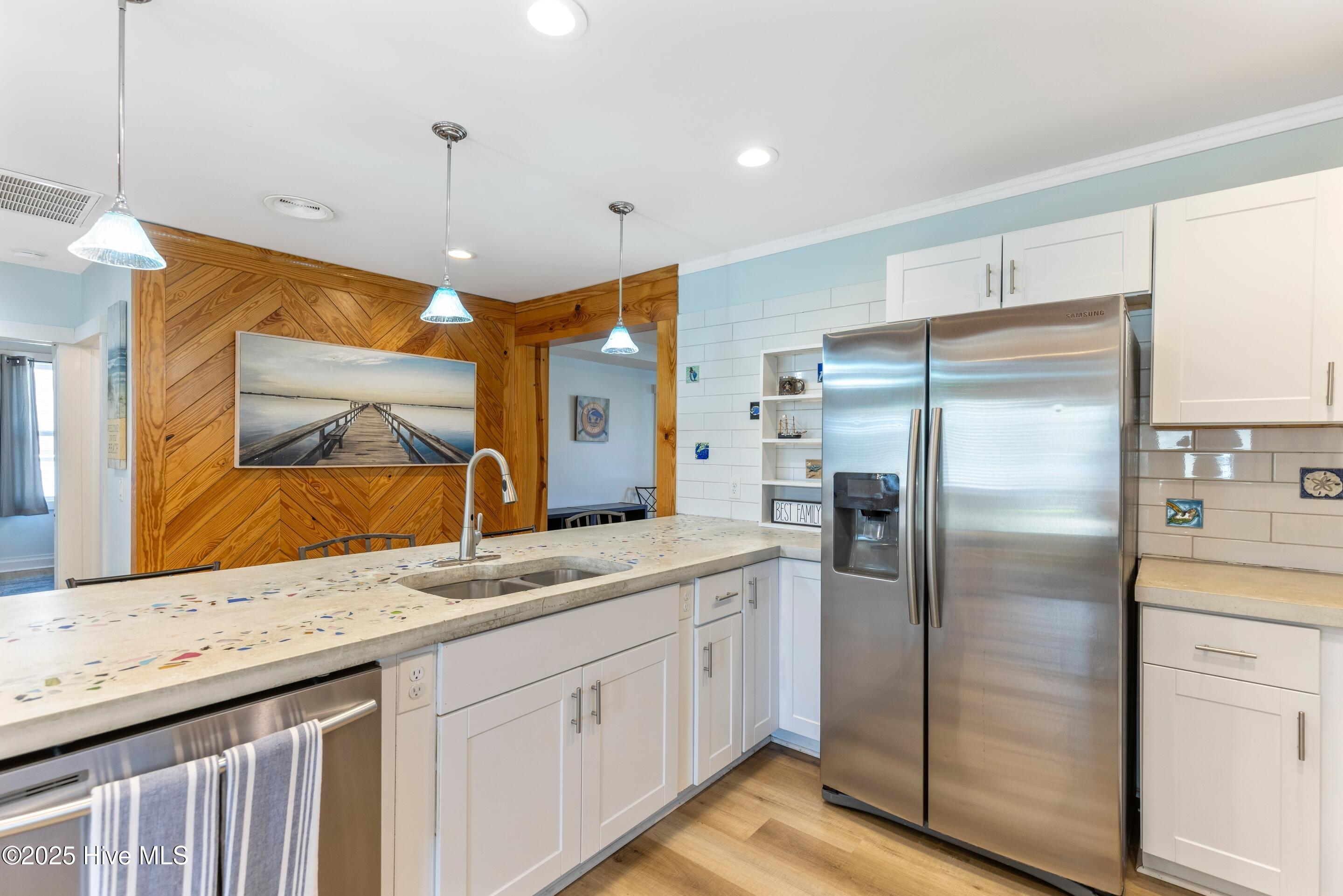 100567427 | Photo 14